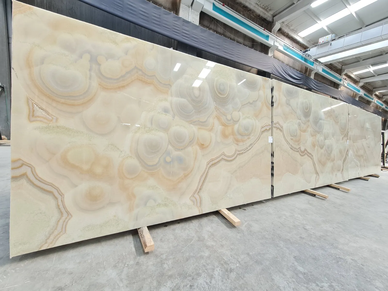 B2212 - 2 CM Bubble Onyx Polished