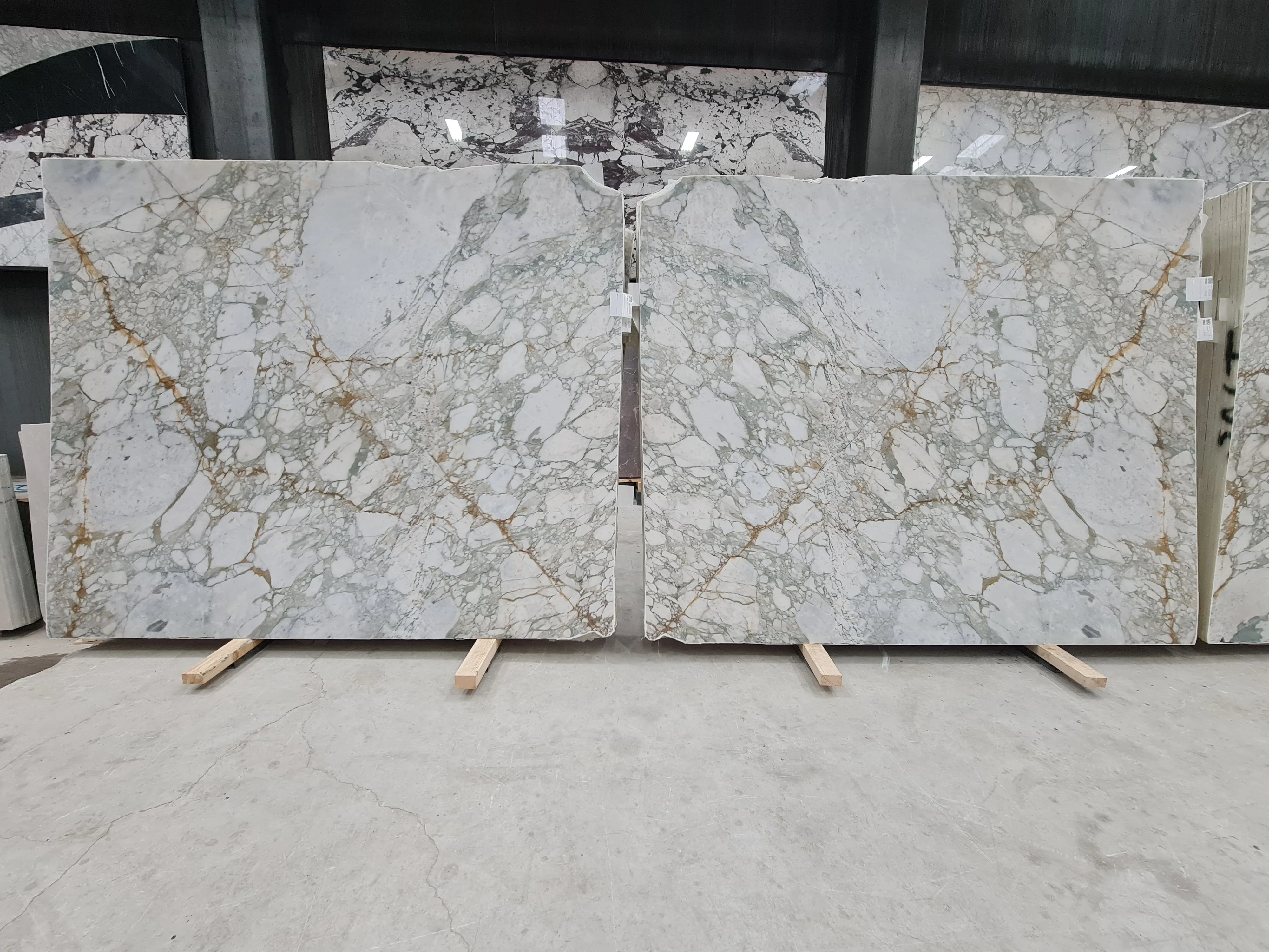 B5077 - 2 CM Calacatta Green Honed