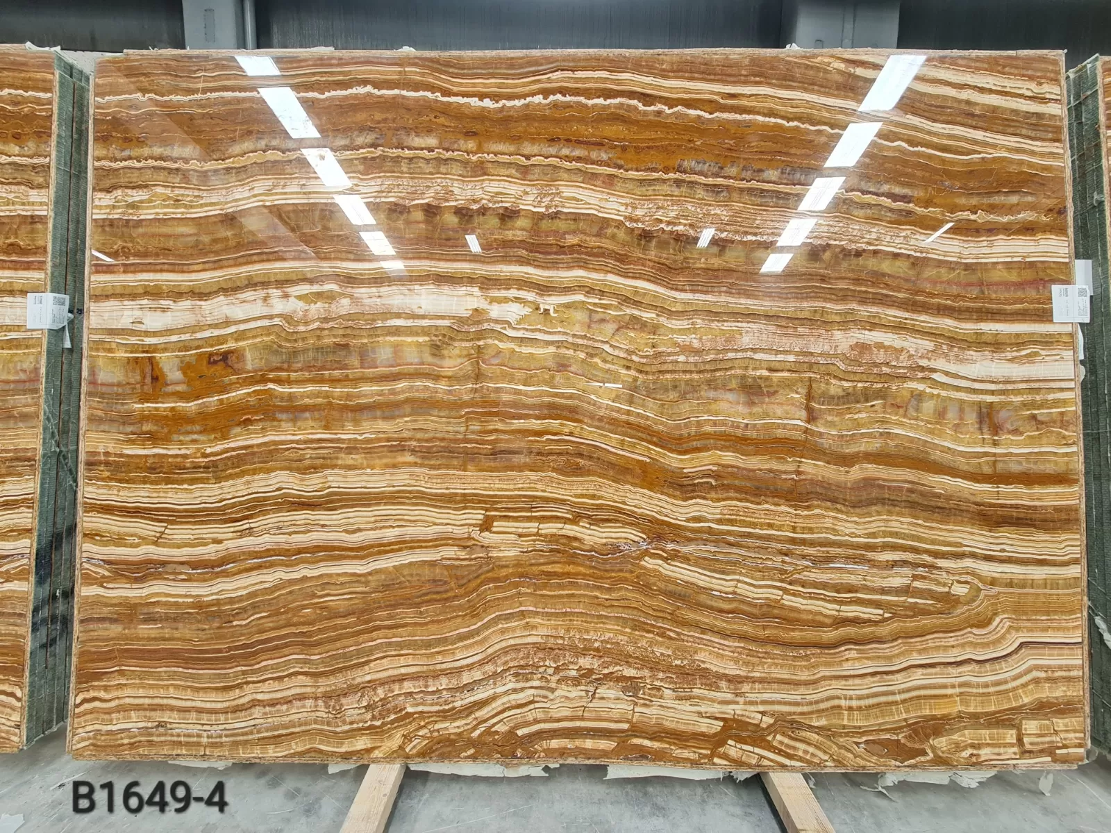 B1649 - 2 CM Tiger Onyx Polished