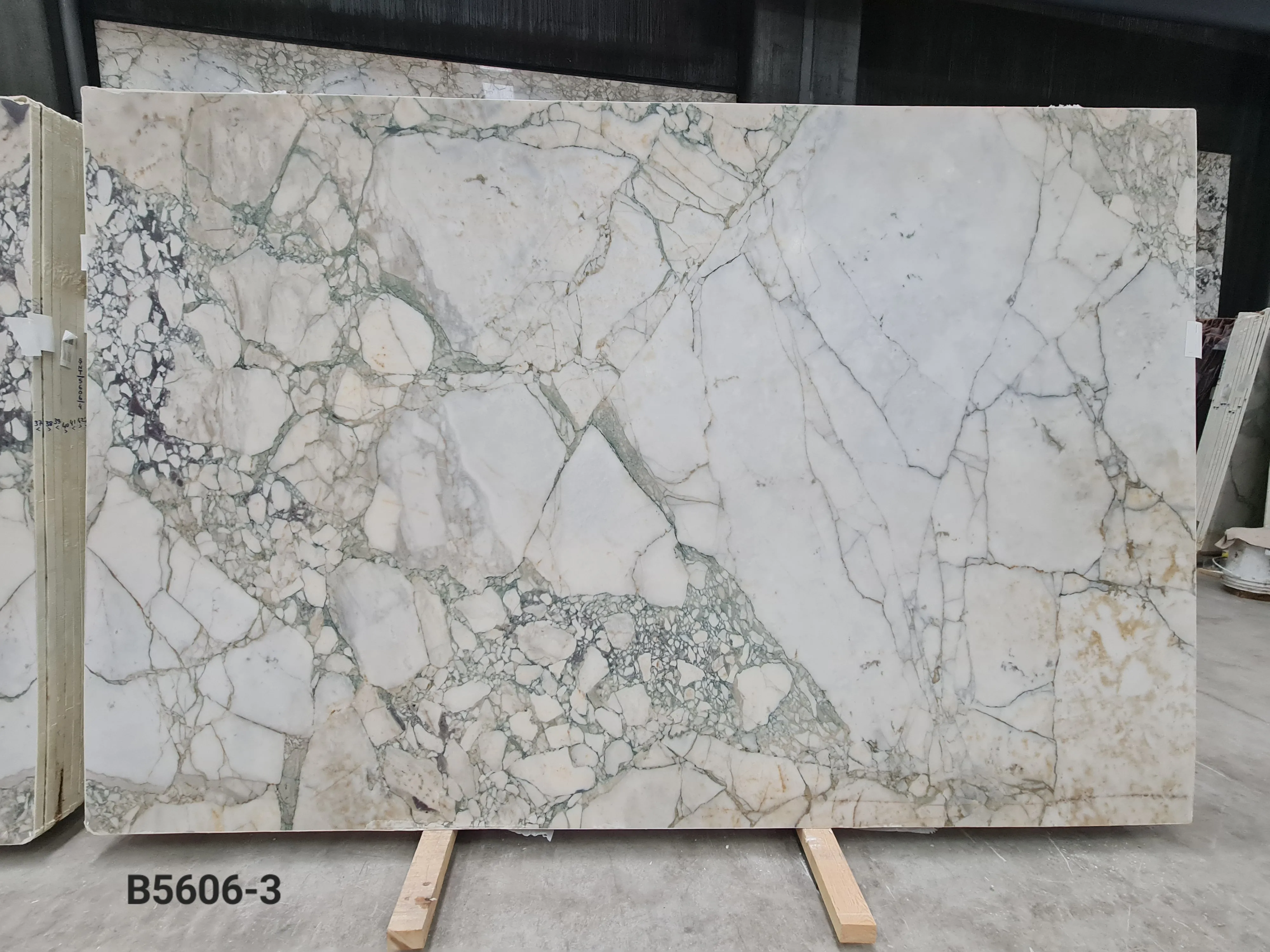 B5606 - 2 CM Calacatta Green Honed