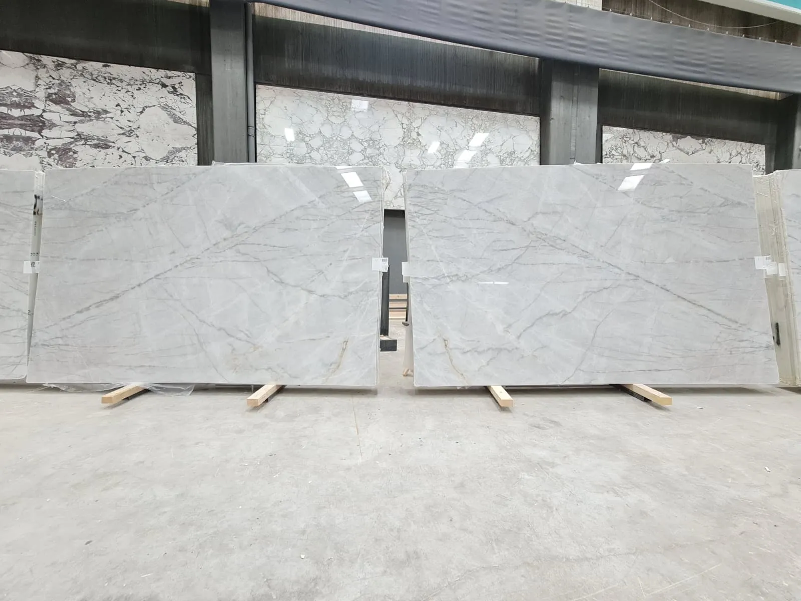 B5221 - 2 CM Crystal White Polished