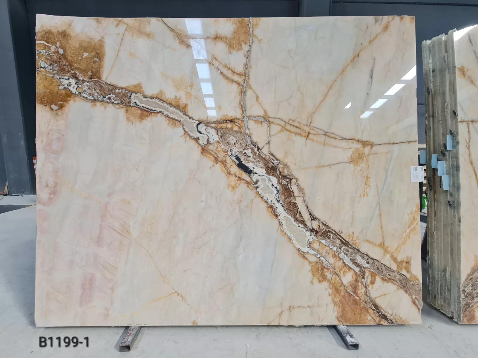 B1199 - 2 CM Gold River Polished
