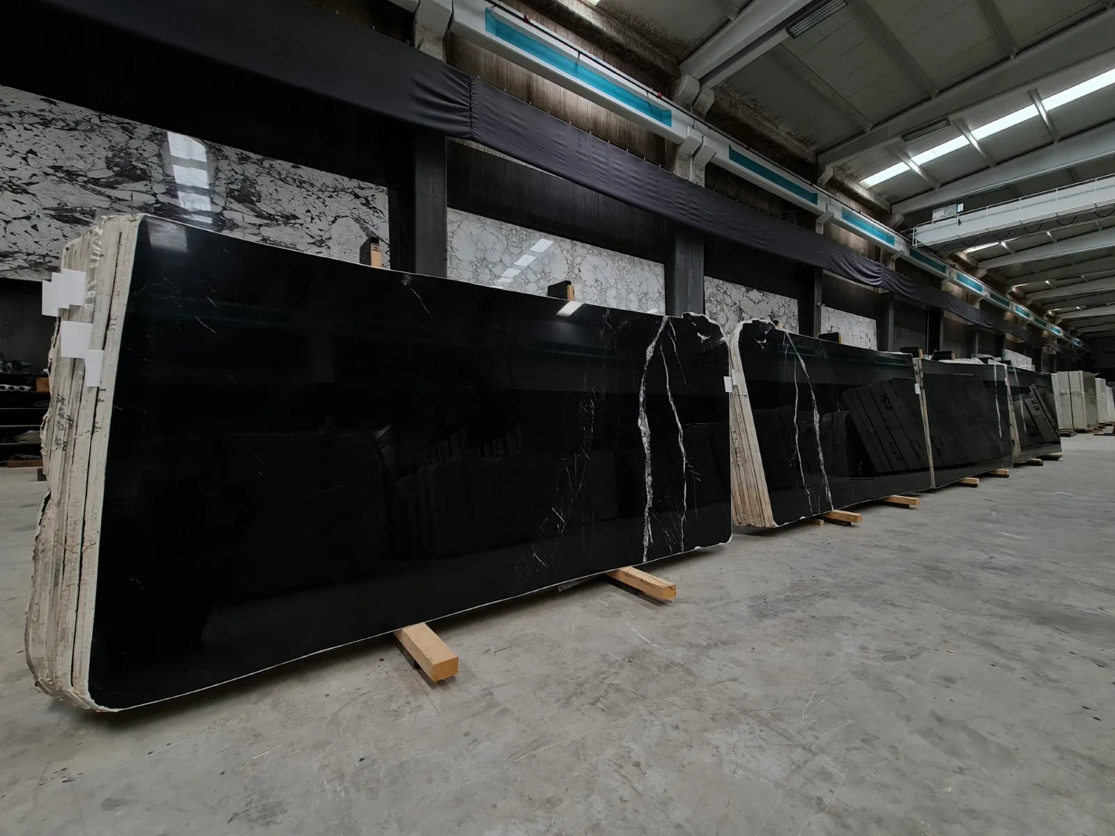 B2143 - Alexandrette Black Polished