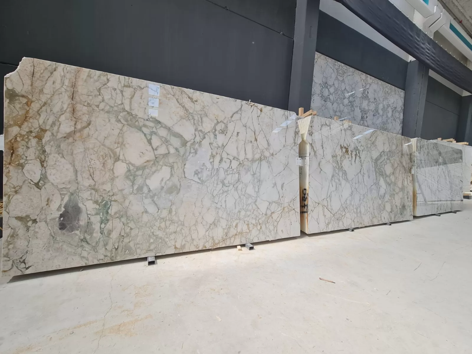 B1378 - 2CM CALACATTA GREEN POLISHED