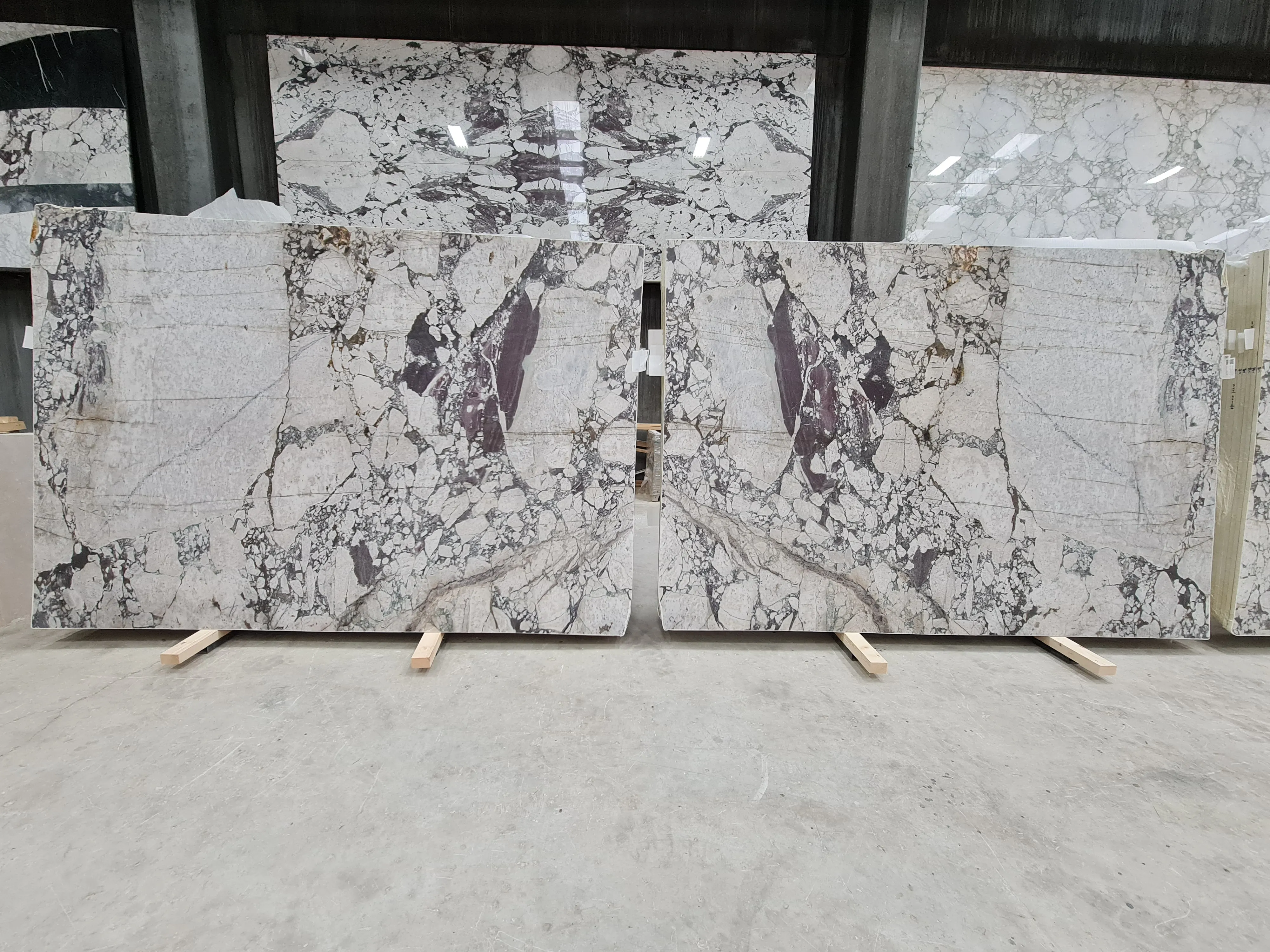 B4712 - 2 CM Calacatta Viola Honed