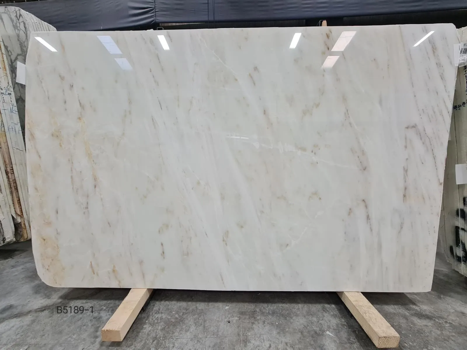 B5189 - 2 CM Calacatta Amber Polished