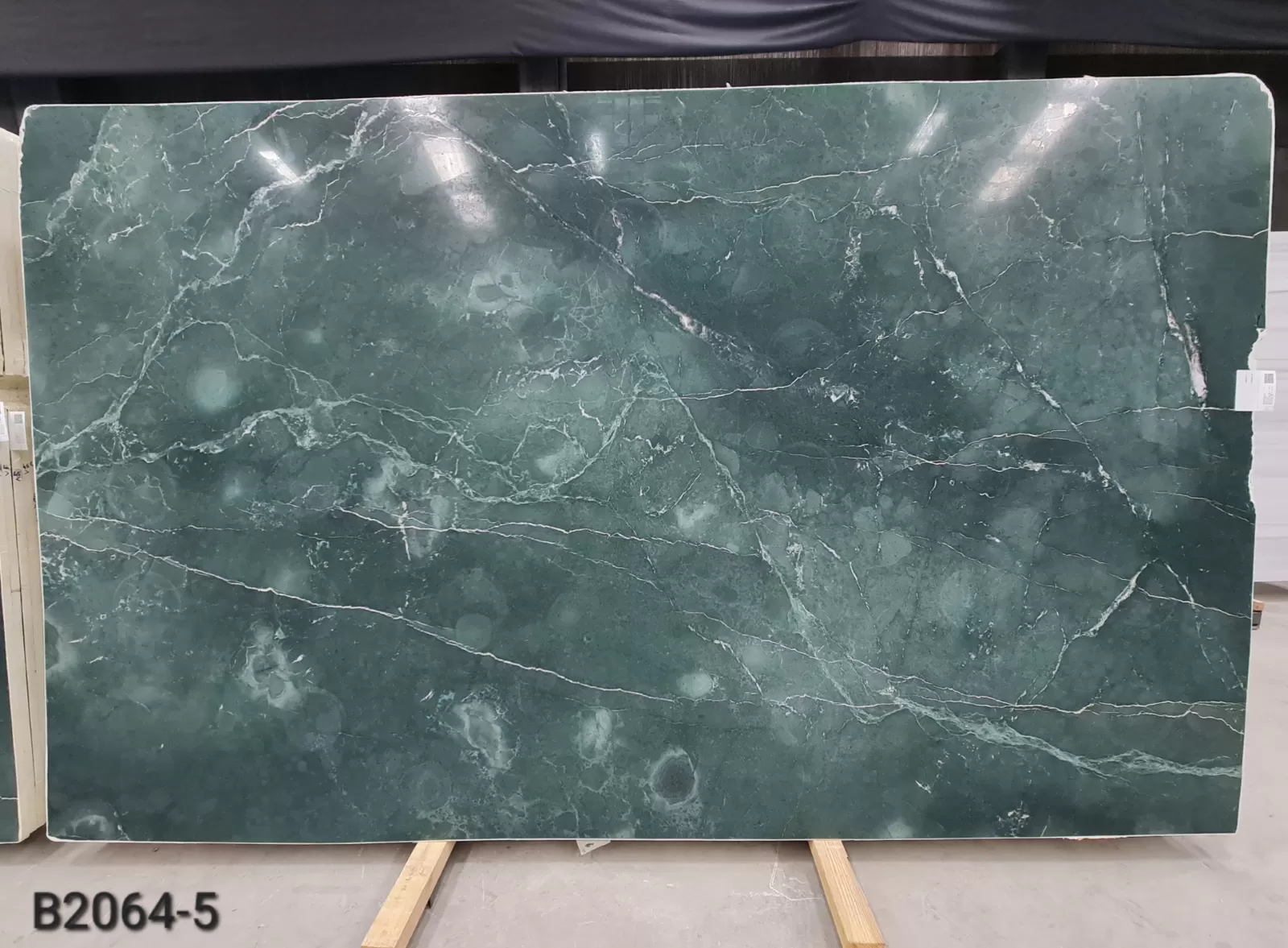 B2064 - 2CM VERDE CASTAMA POLISHED