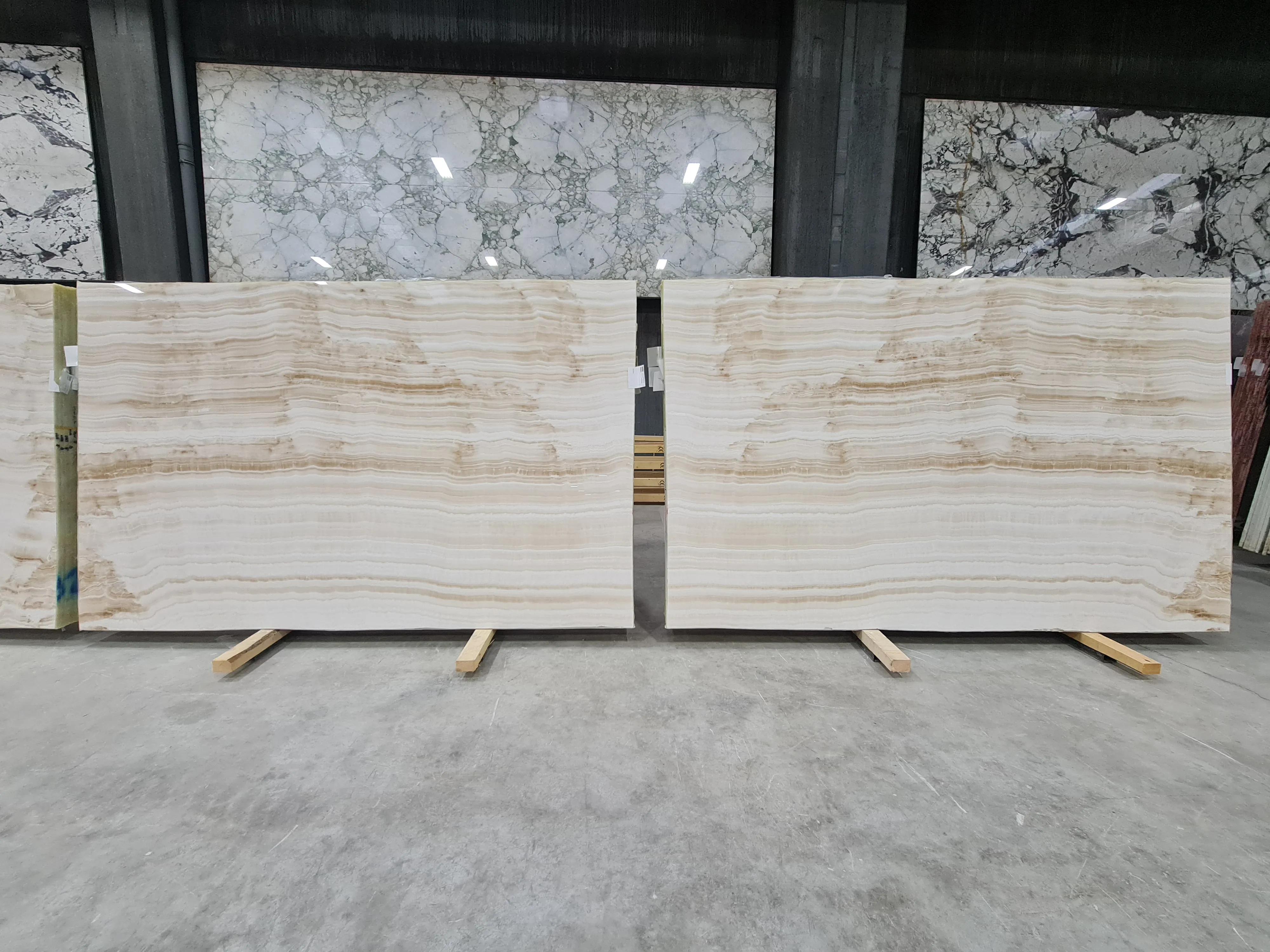 B5253 - 2 CM White Onyx Polished