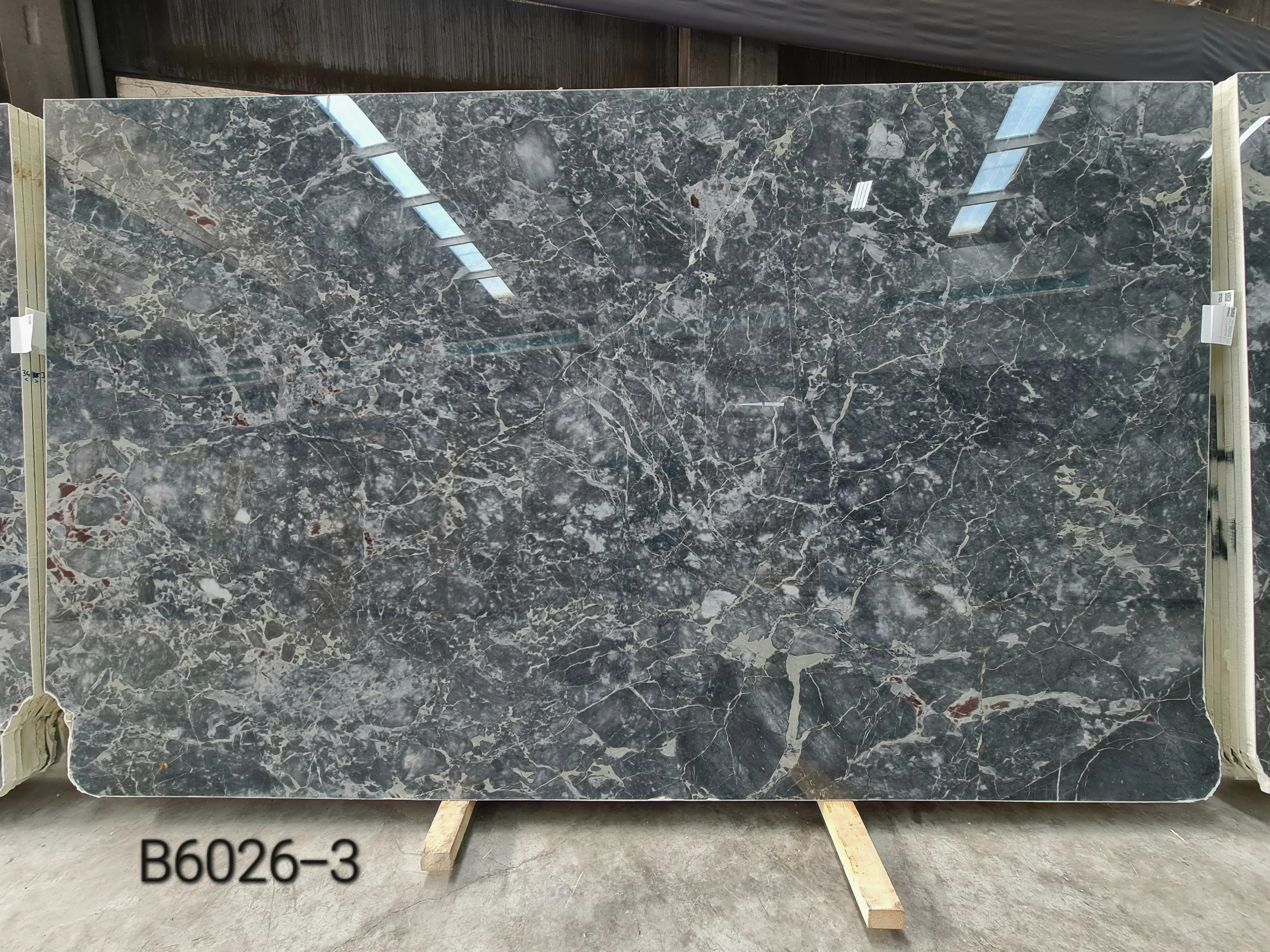 B6026 - 2 CM Jaguar Grey Polished