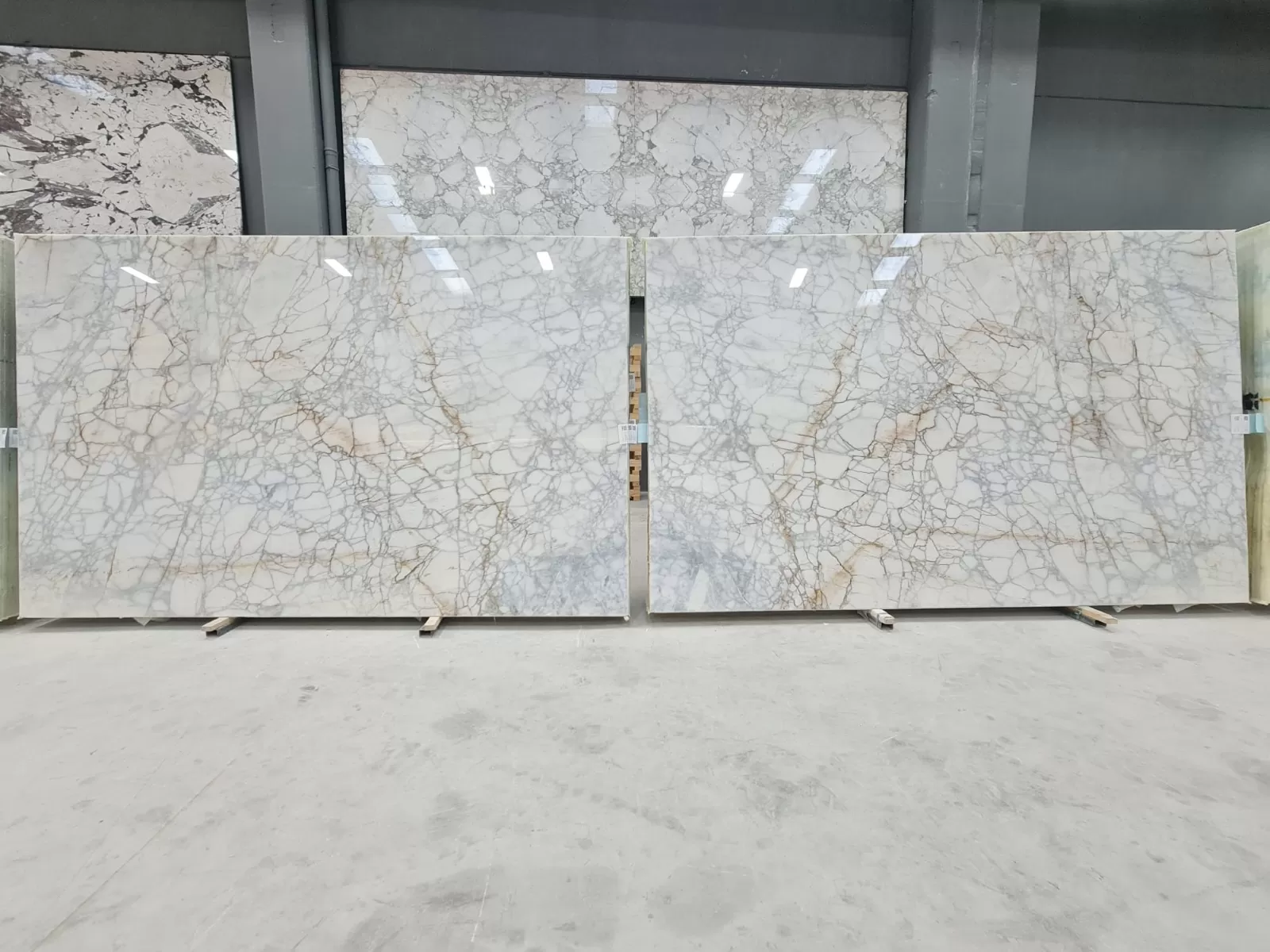 B1499 - 2CM CALACATTA VENATO POLISHED
