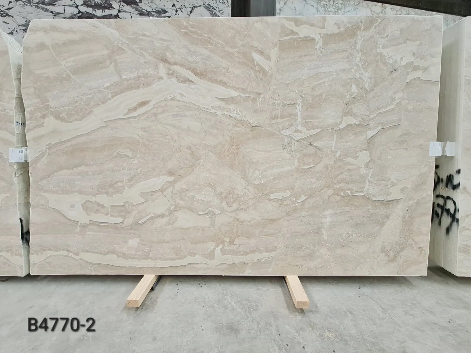 B4770 - 2 CM Diana Royal Honed