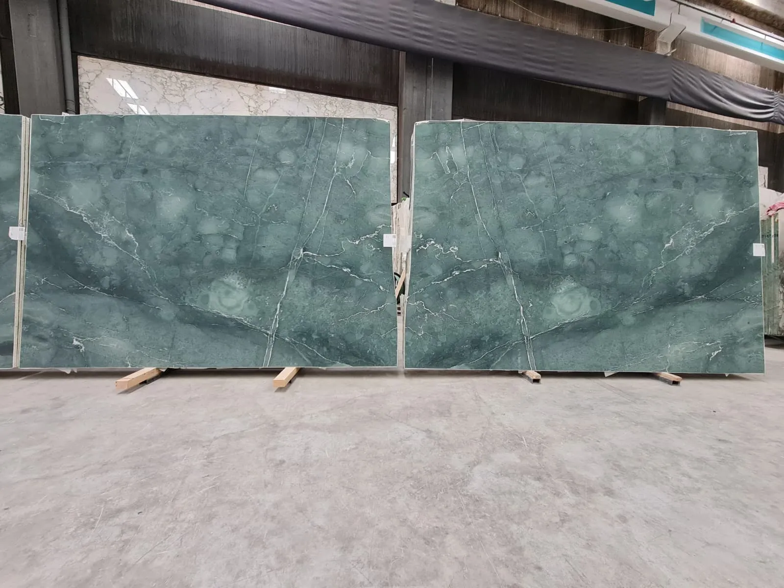 B4662 - 2 CM Verde Castama Honed