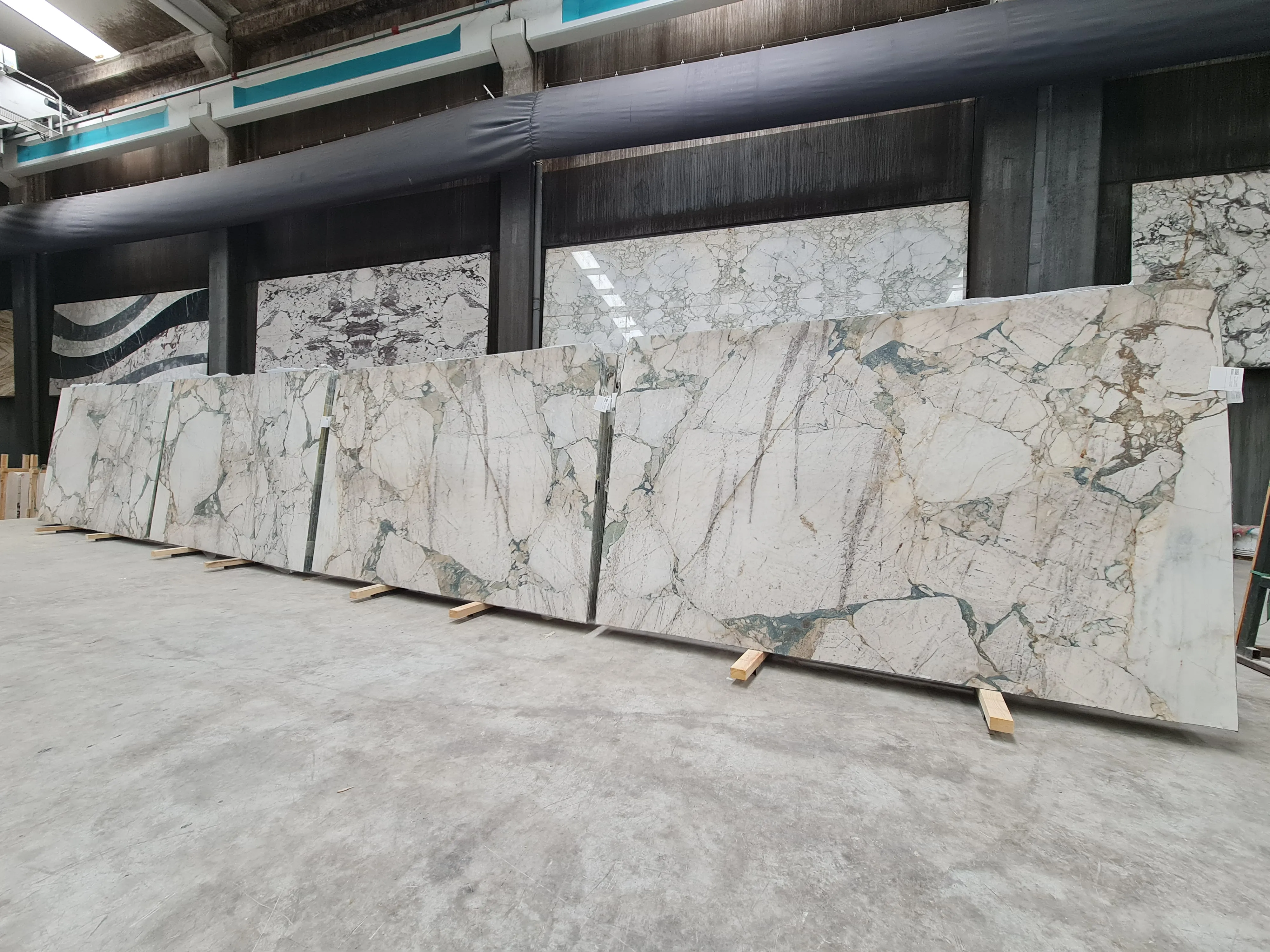 B5671 - 2 CM Calacatta Green Honed