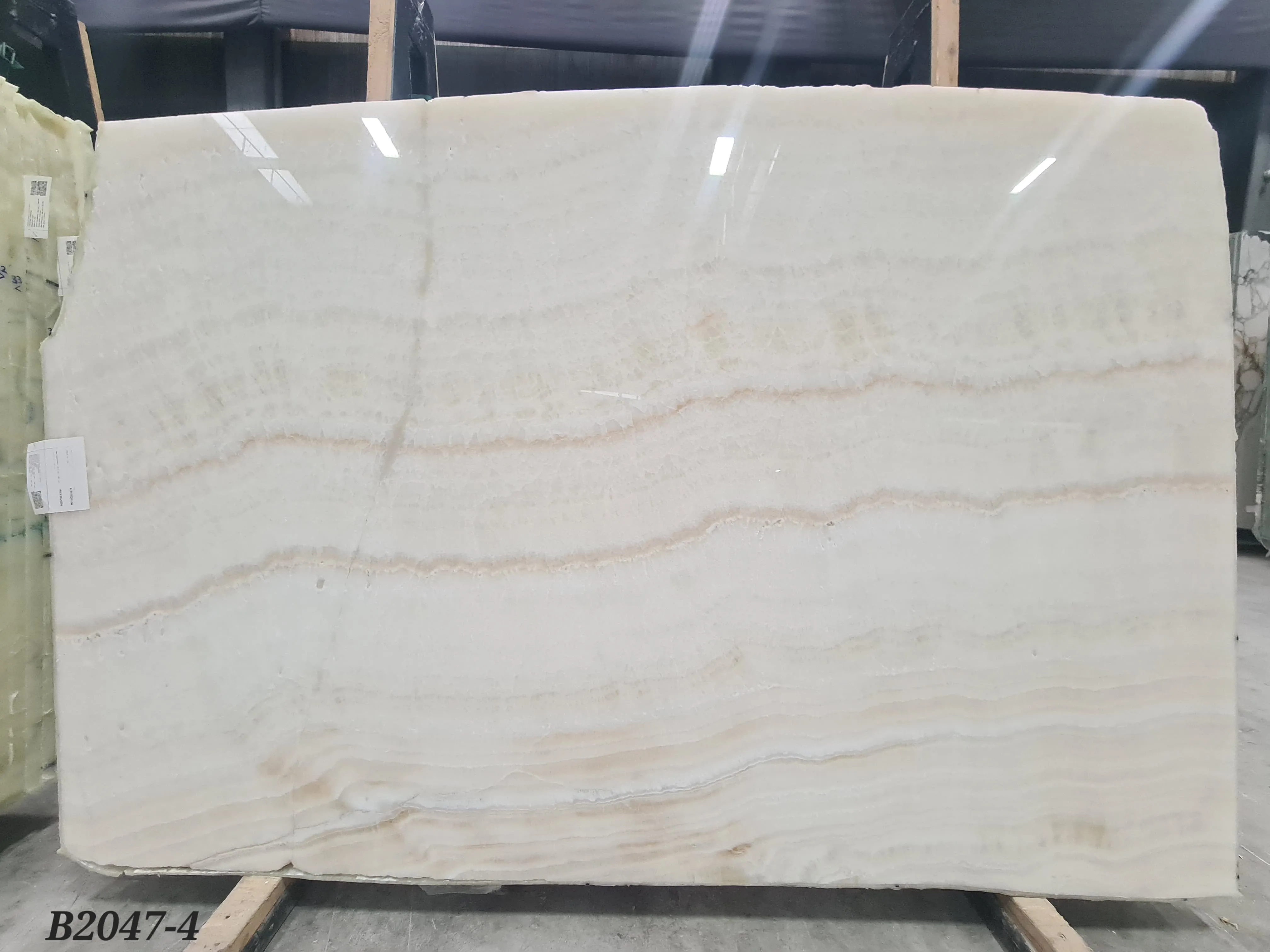 B2047 - 2 CM White Onyx Polished