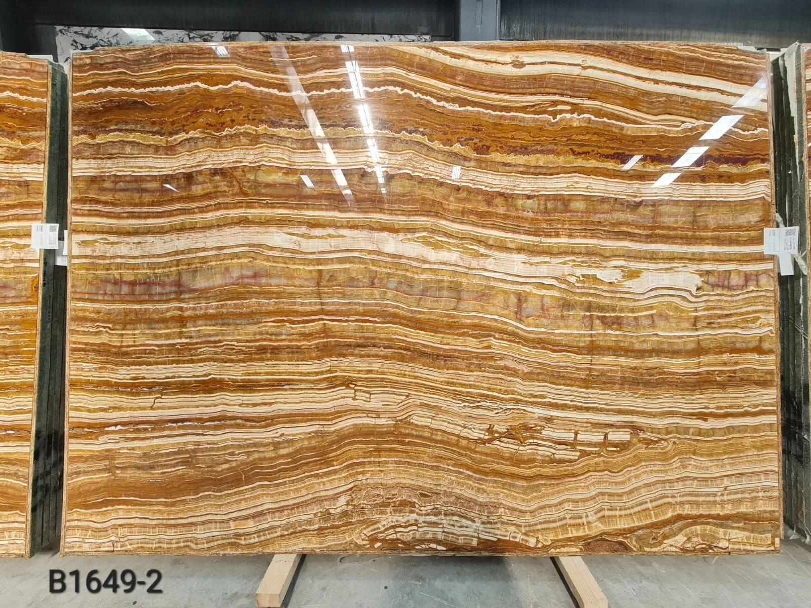 B1649 - 2 CM Tiger Onyx Polished