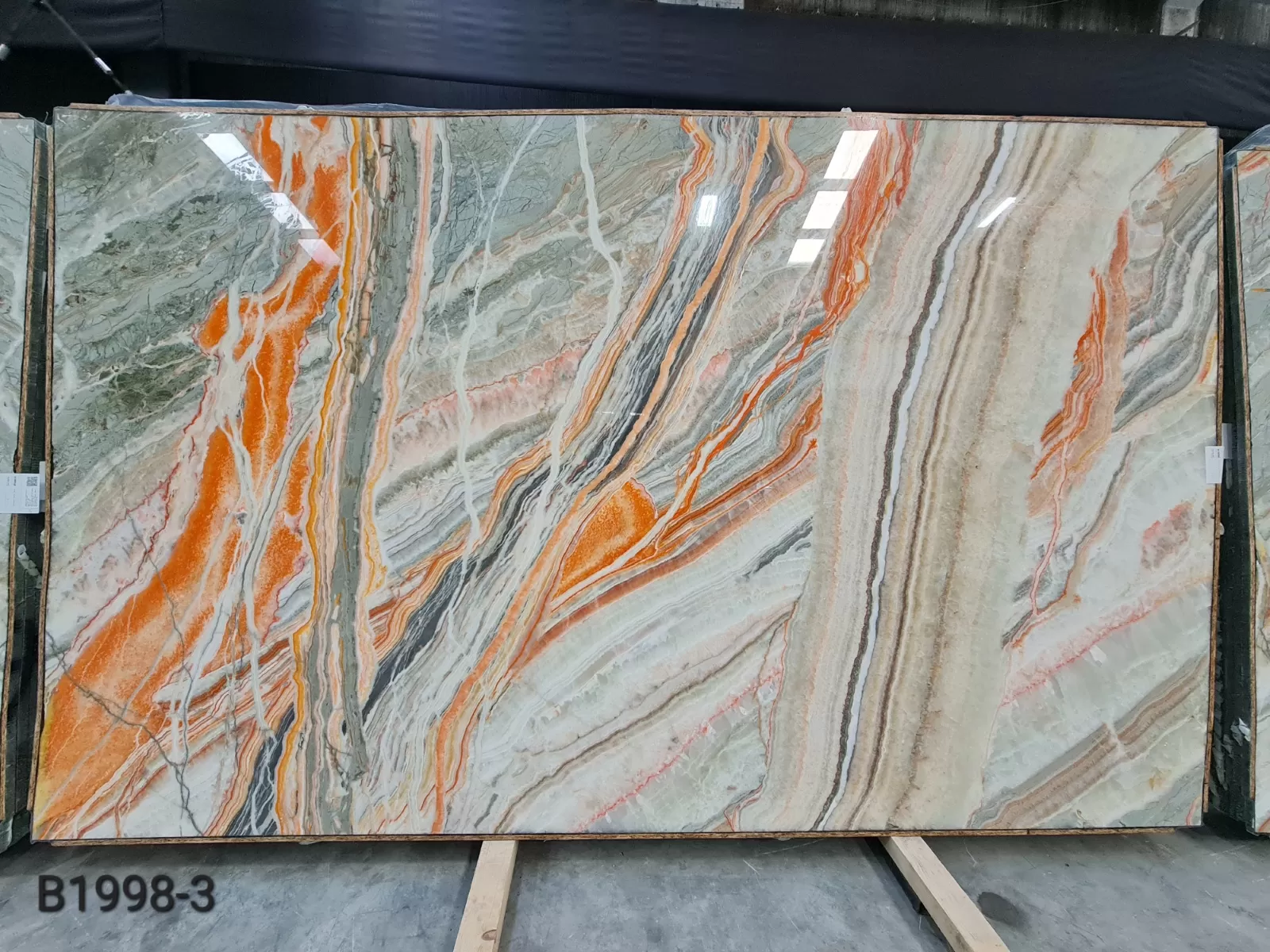 B1998 - 2 CM Rainbow Onyx Polished
