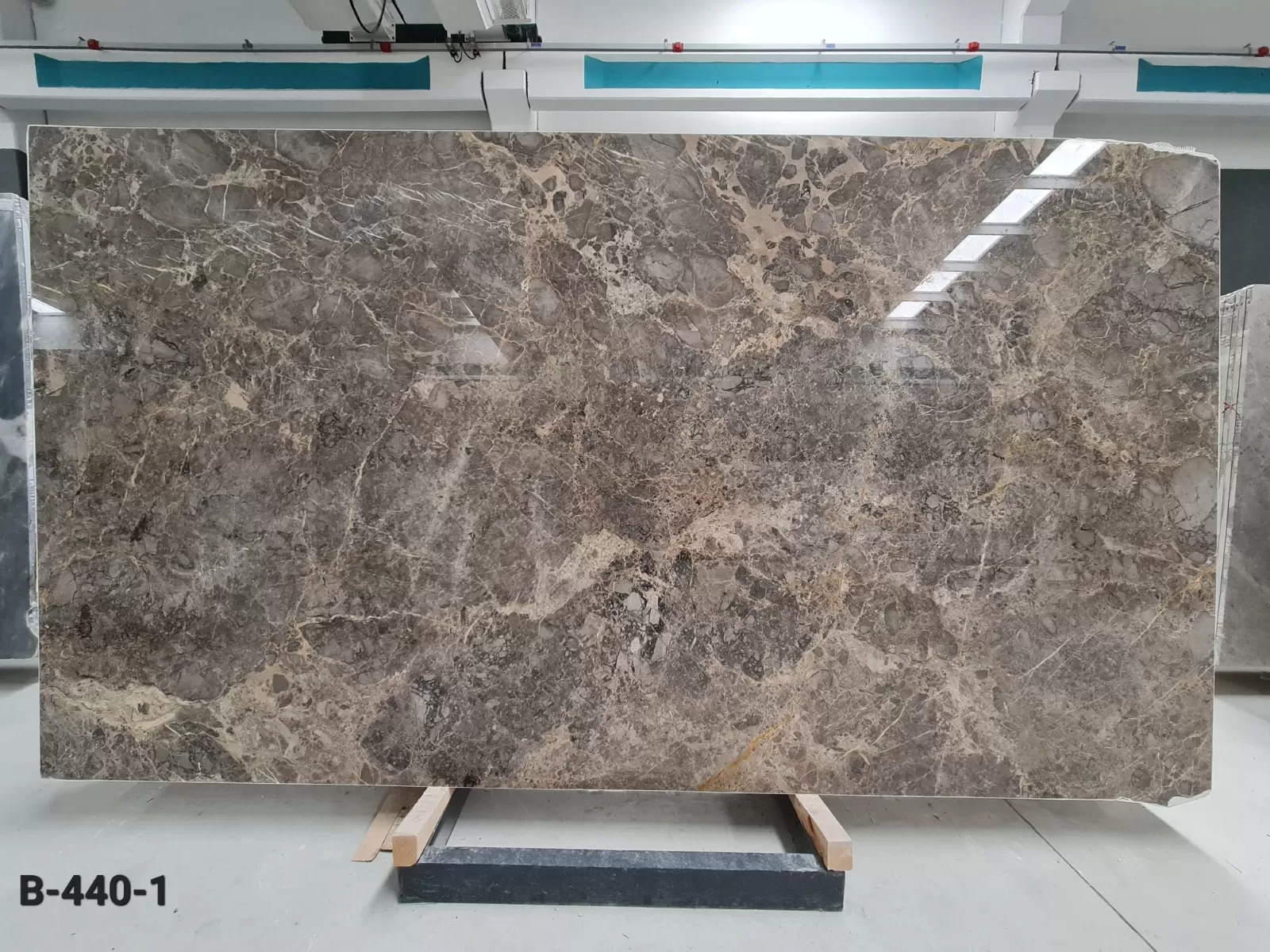 B440 - 2CM CAMELOT GREY POLISHED