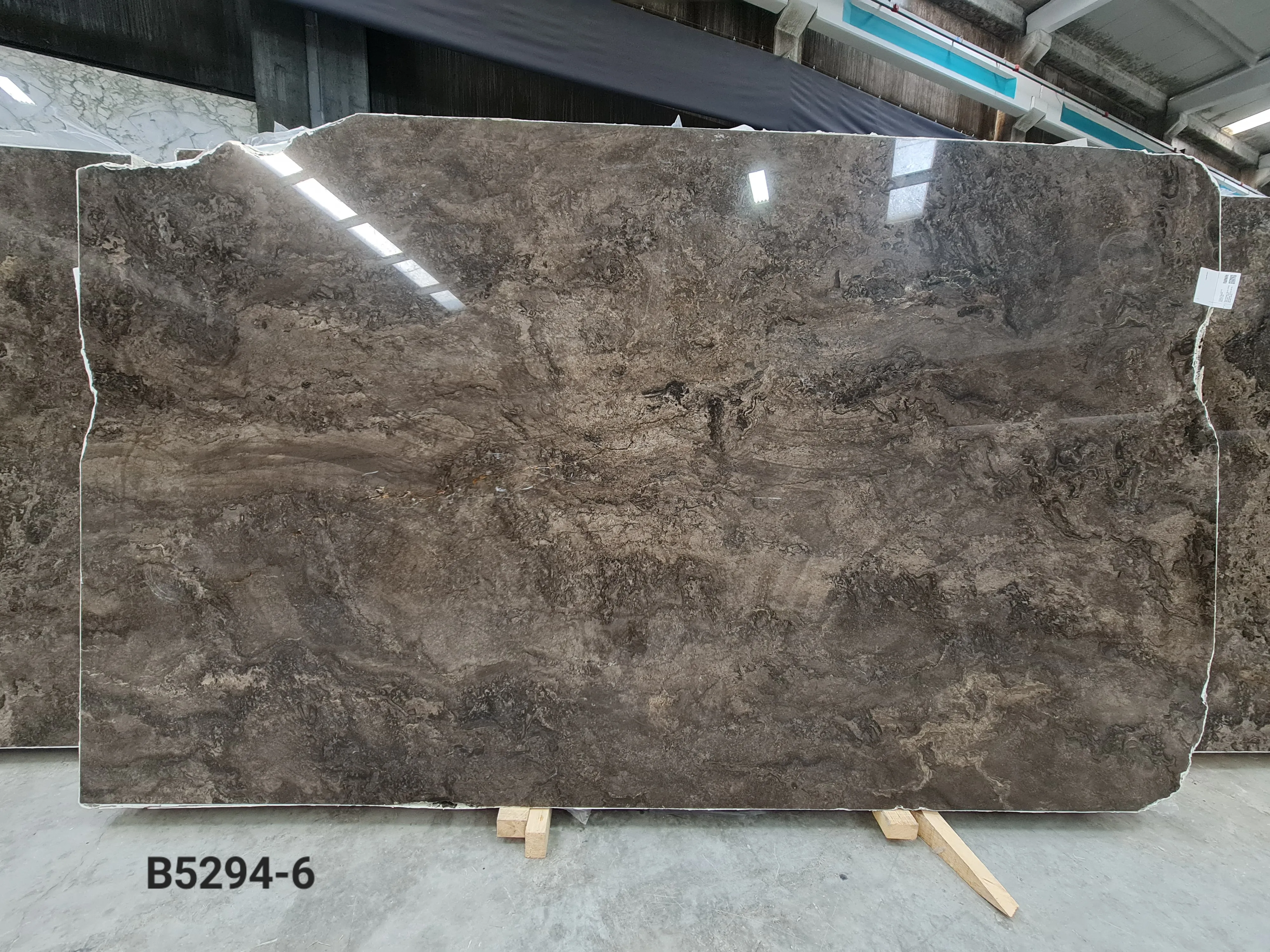 B5294 - 2 CM Narcisse Polished