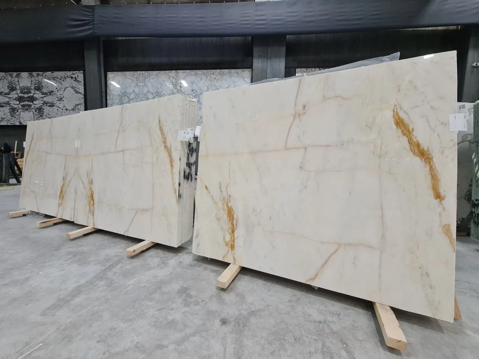 B5177 - 2 CM Calacatta Amber Polished