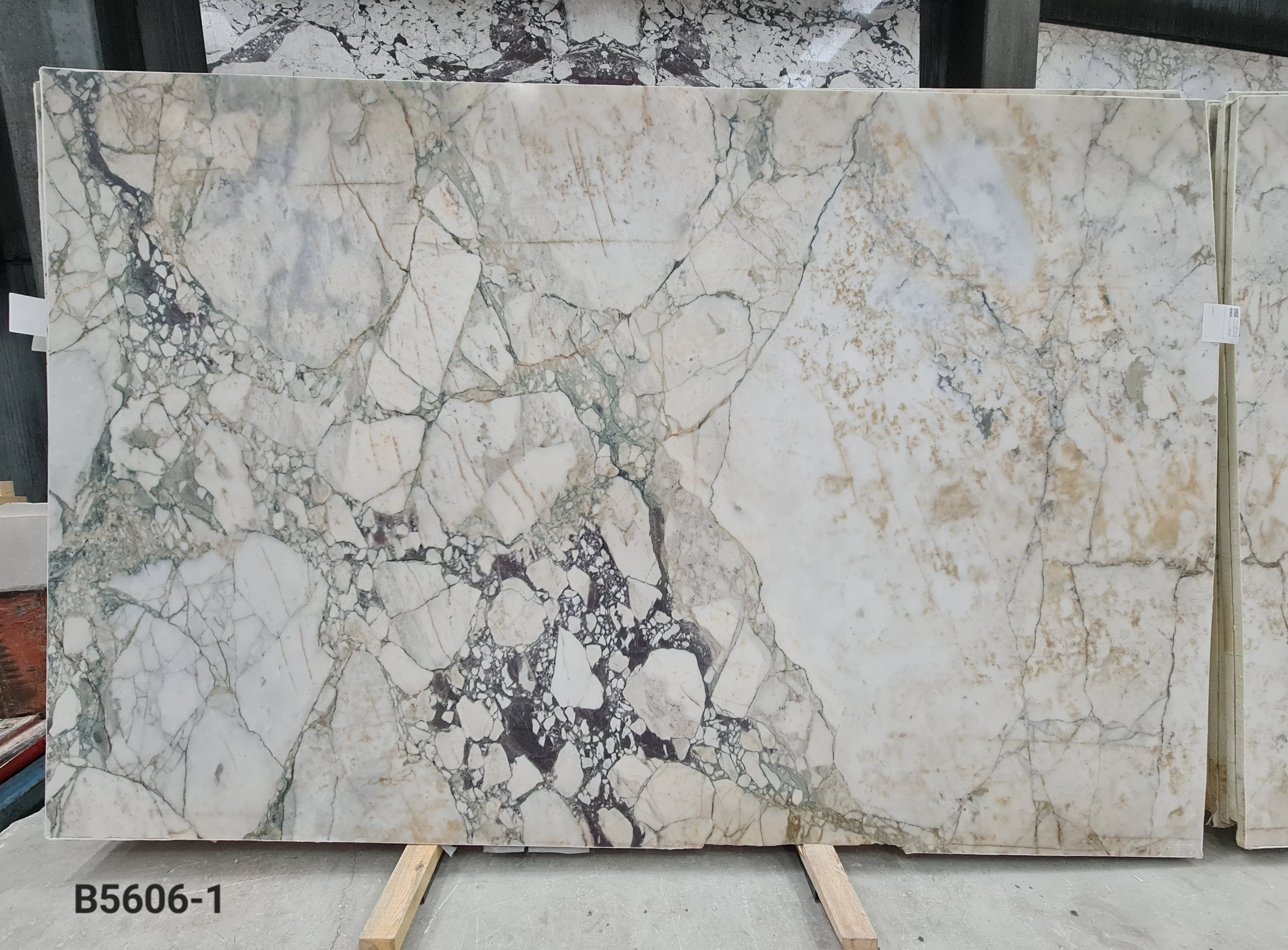 B5606 - 2 CM Calacatta Green Honed