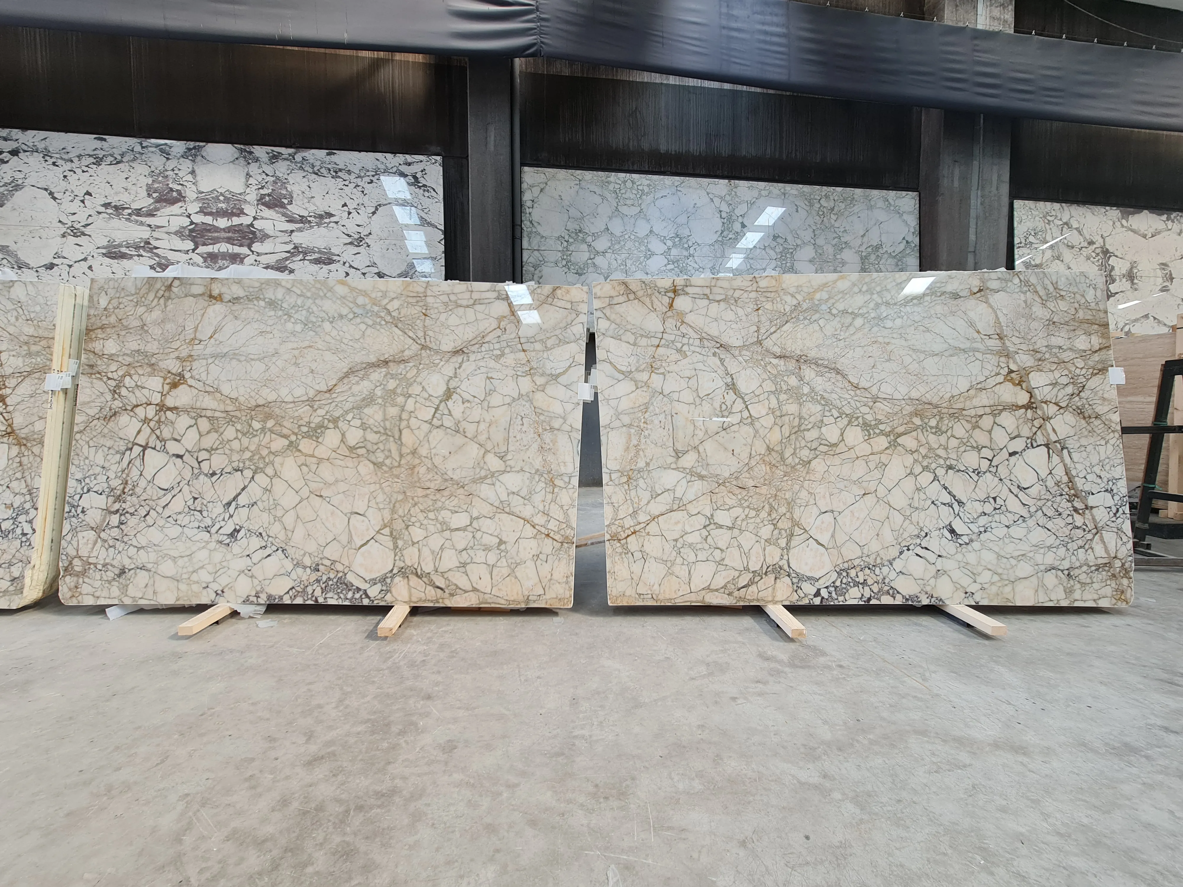 B6222 - 2 CM Calacatta Venato Gold Polished