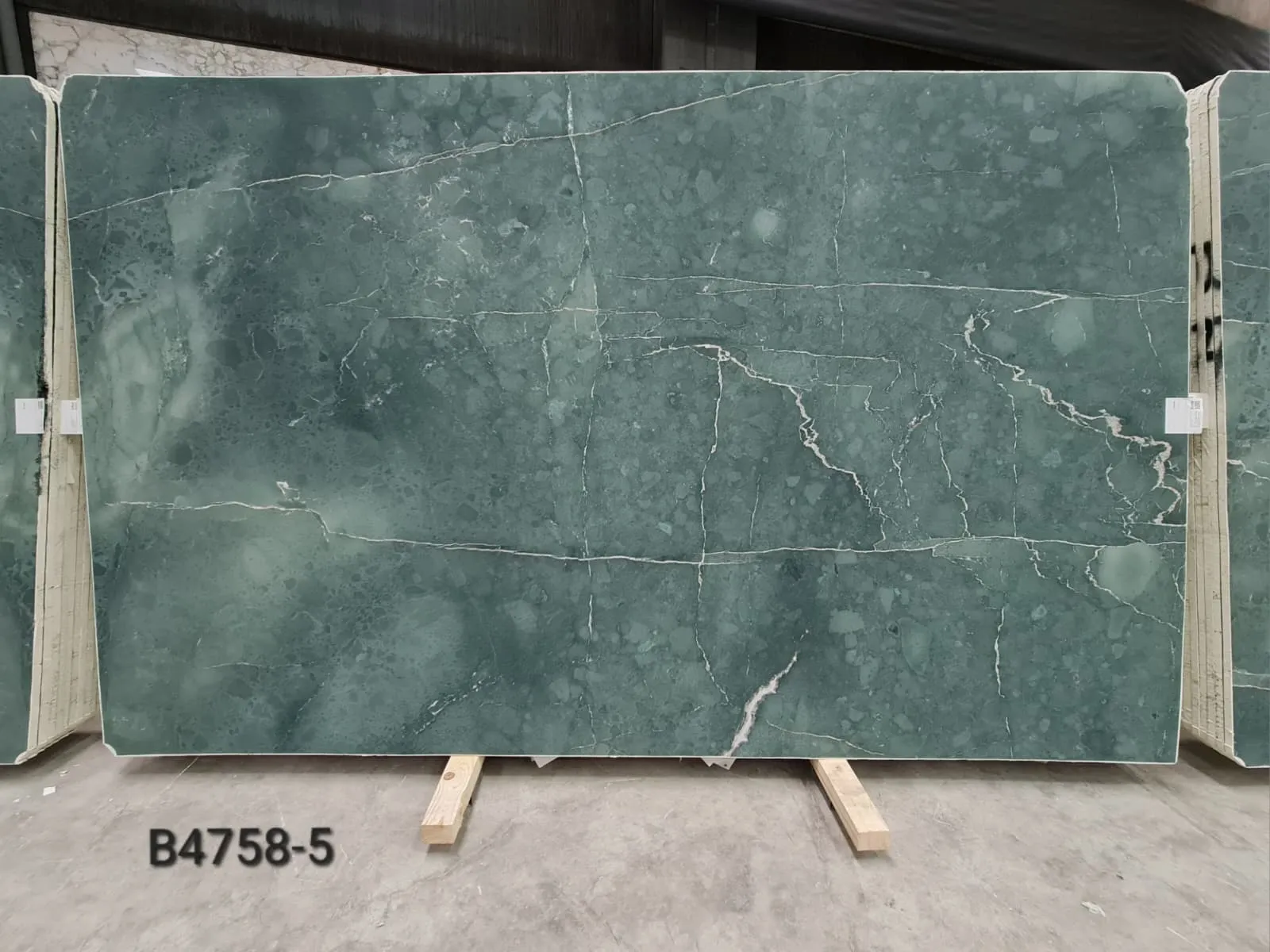 B4758 - 2 CM Verde Castama Honed