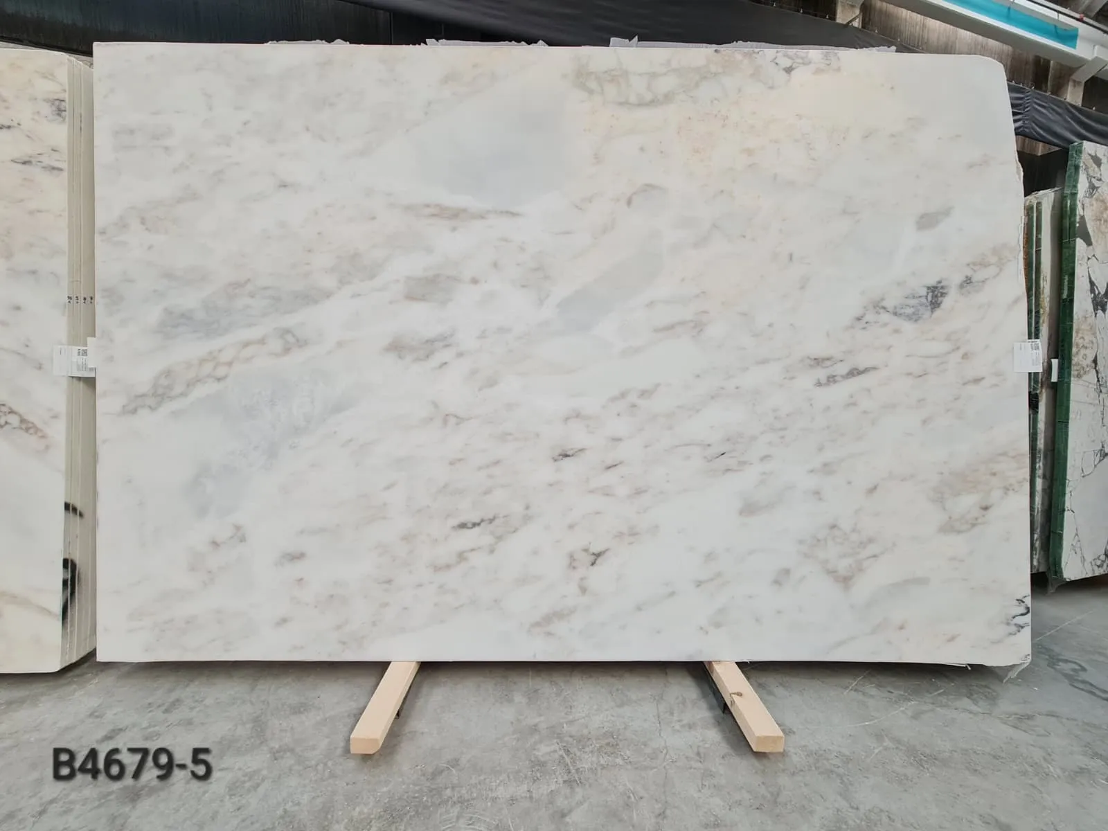 B4679 - 2 CM Afyon Sugar Violet Honed