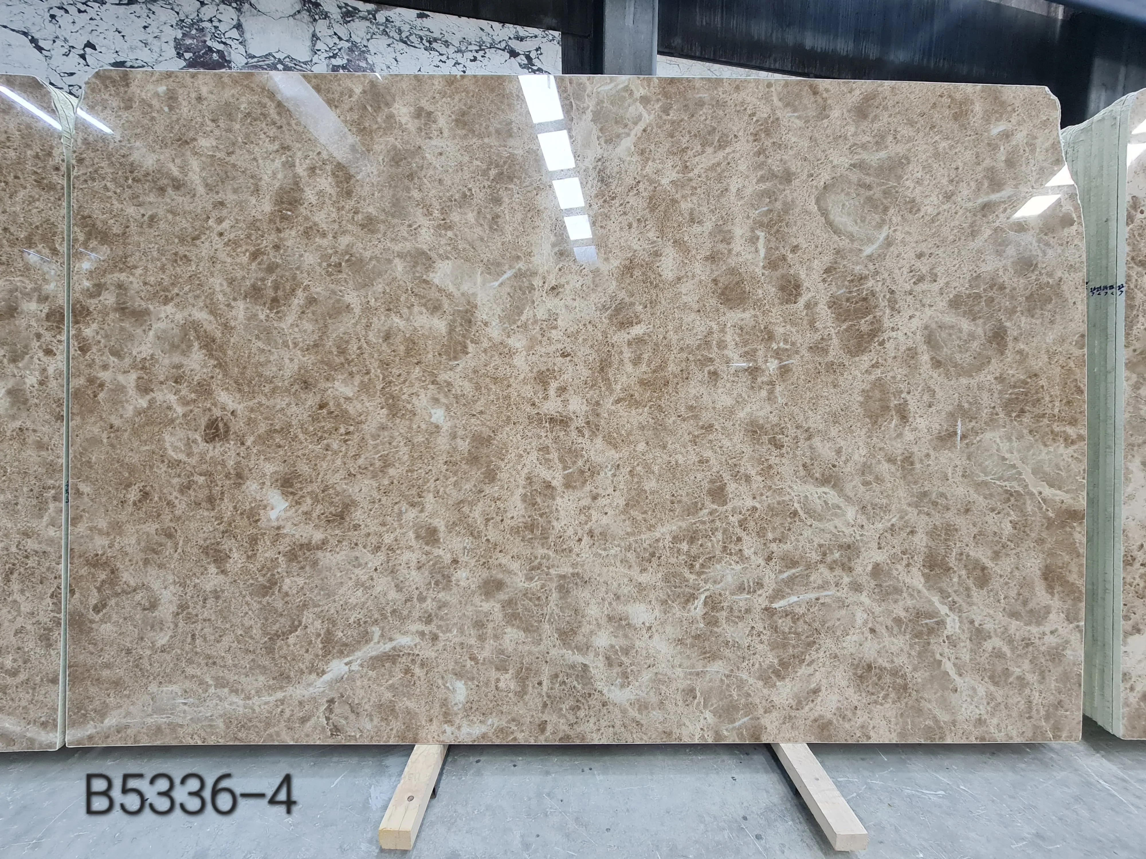 B5336 -2 CM Light Emparador Polished