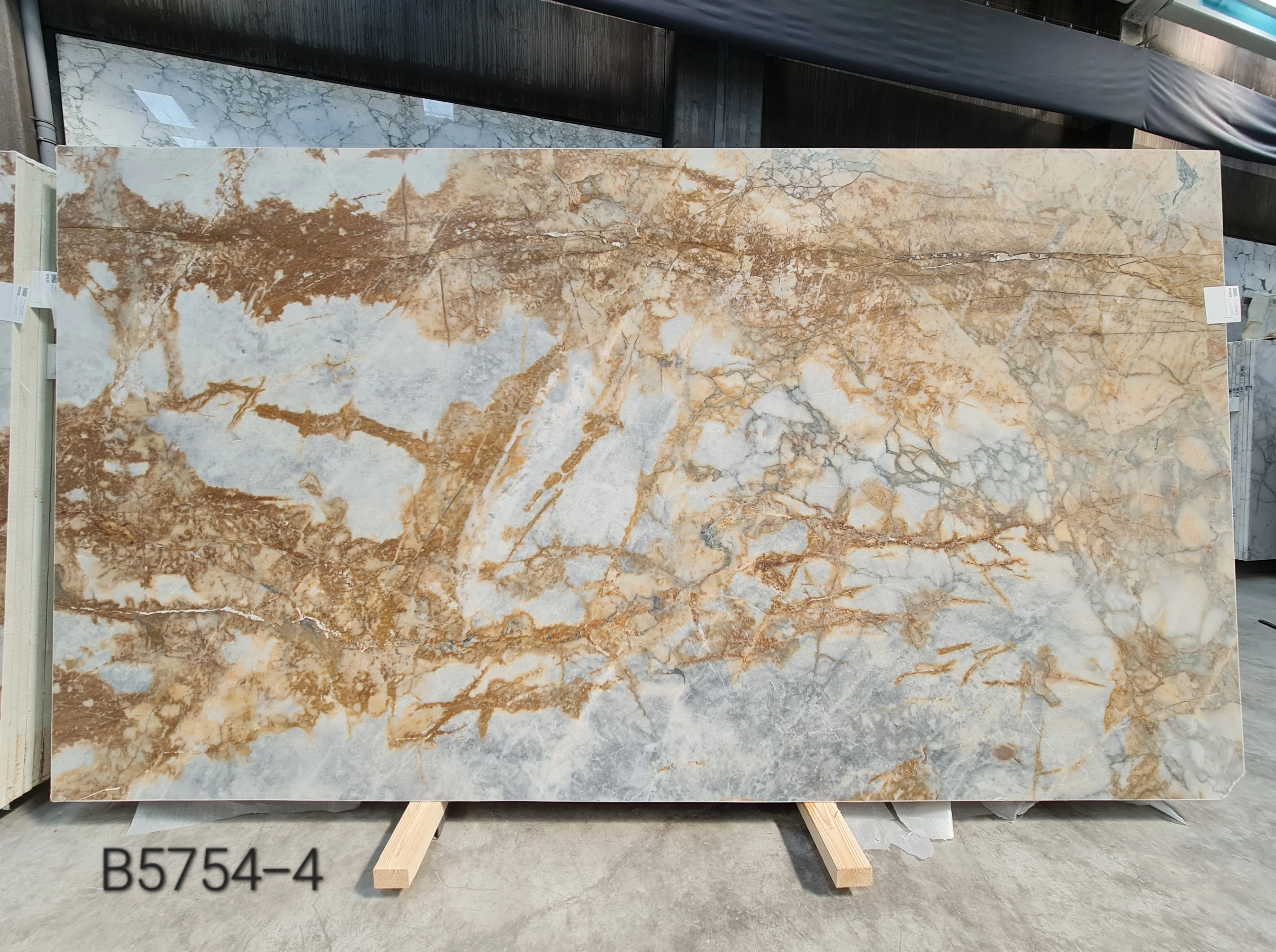 B5754 - 2 CM Imperiale Gold Honed