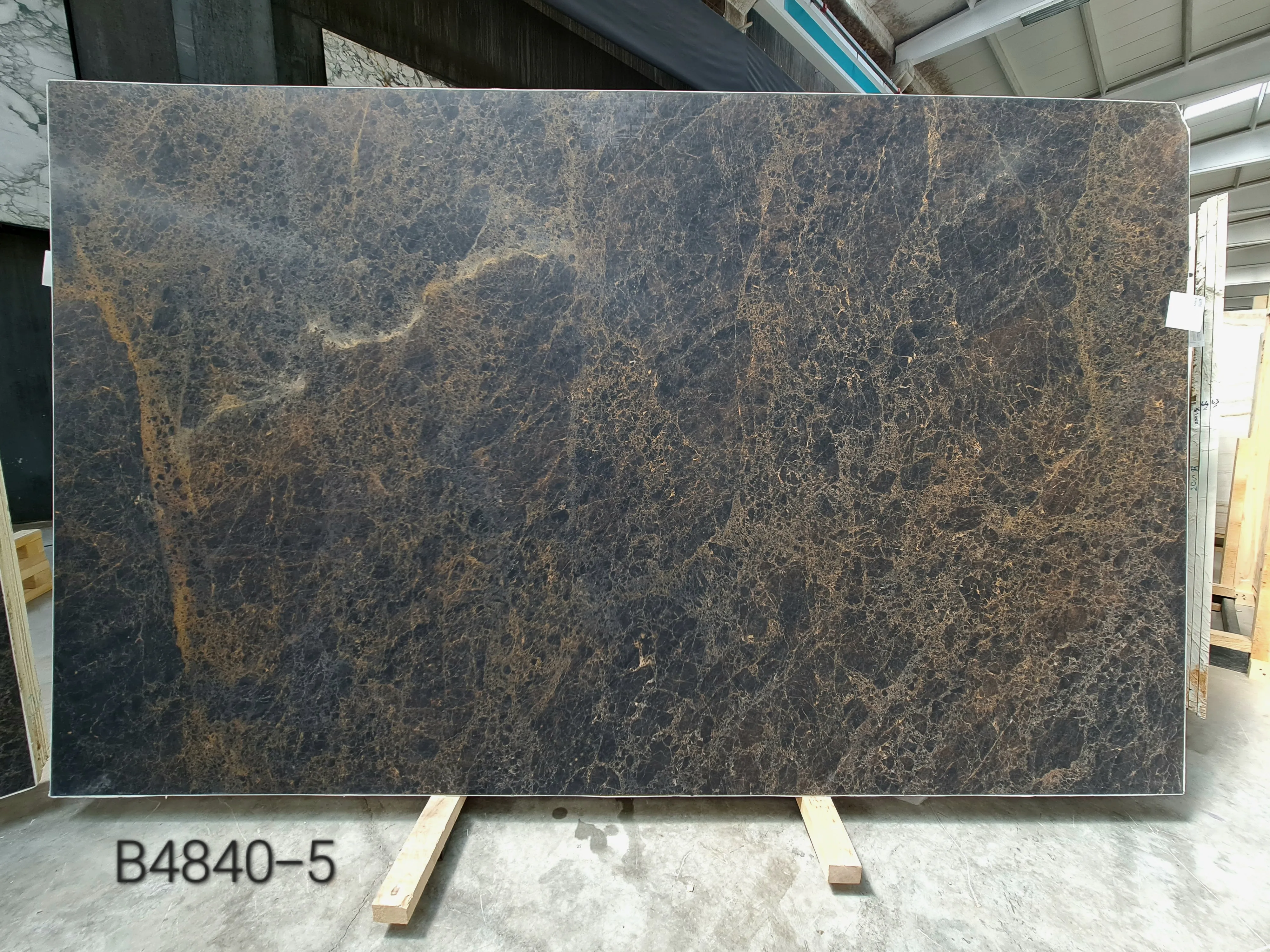 B4804 - 2 CM Golden Emparador Honed