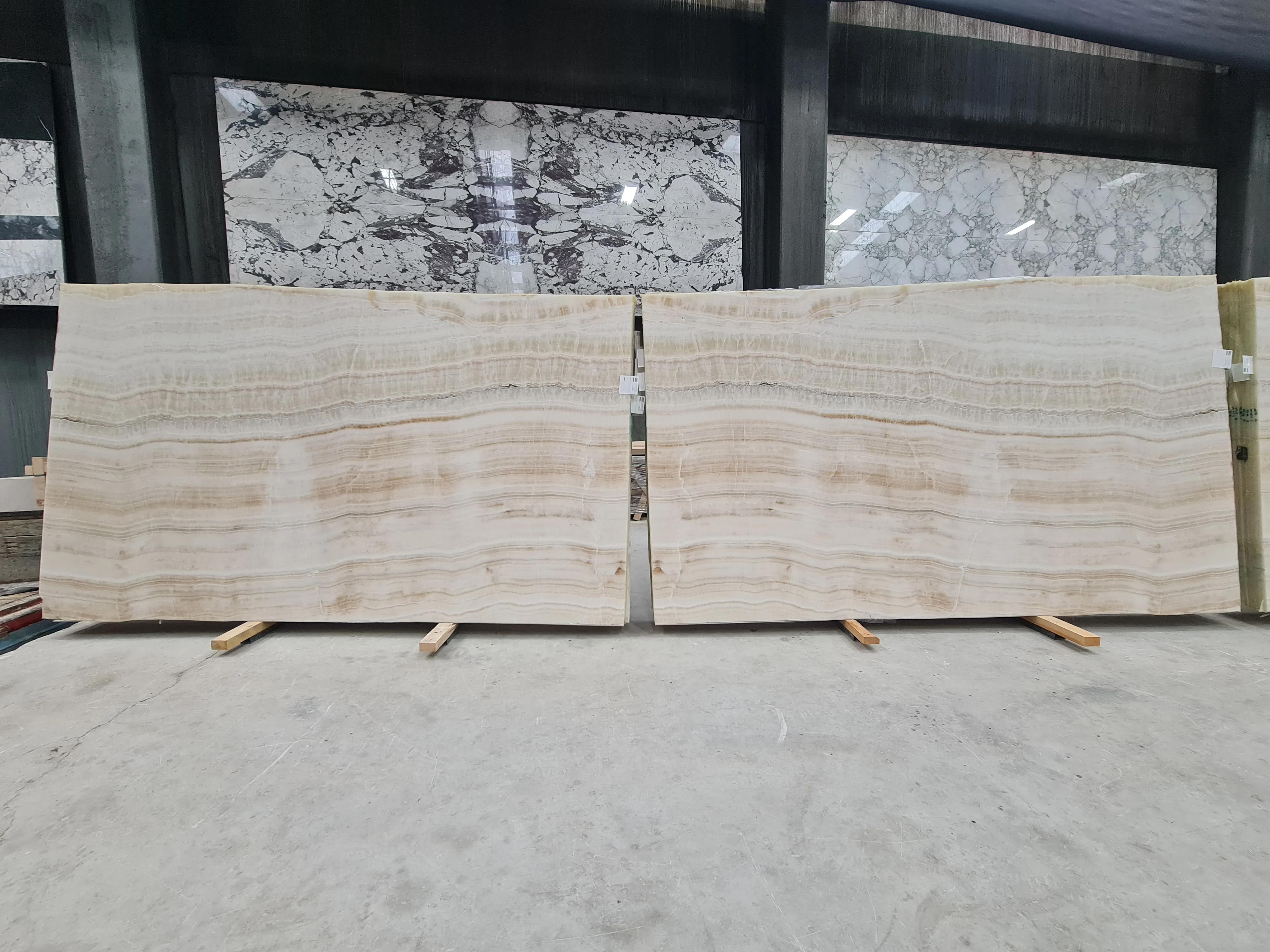 B5236 - 2 CM White Onyx Polished