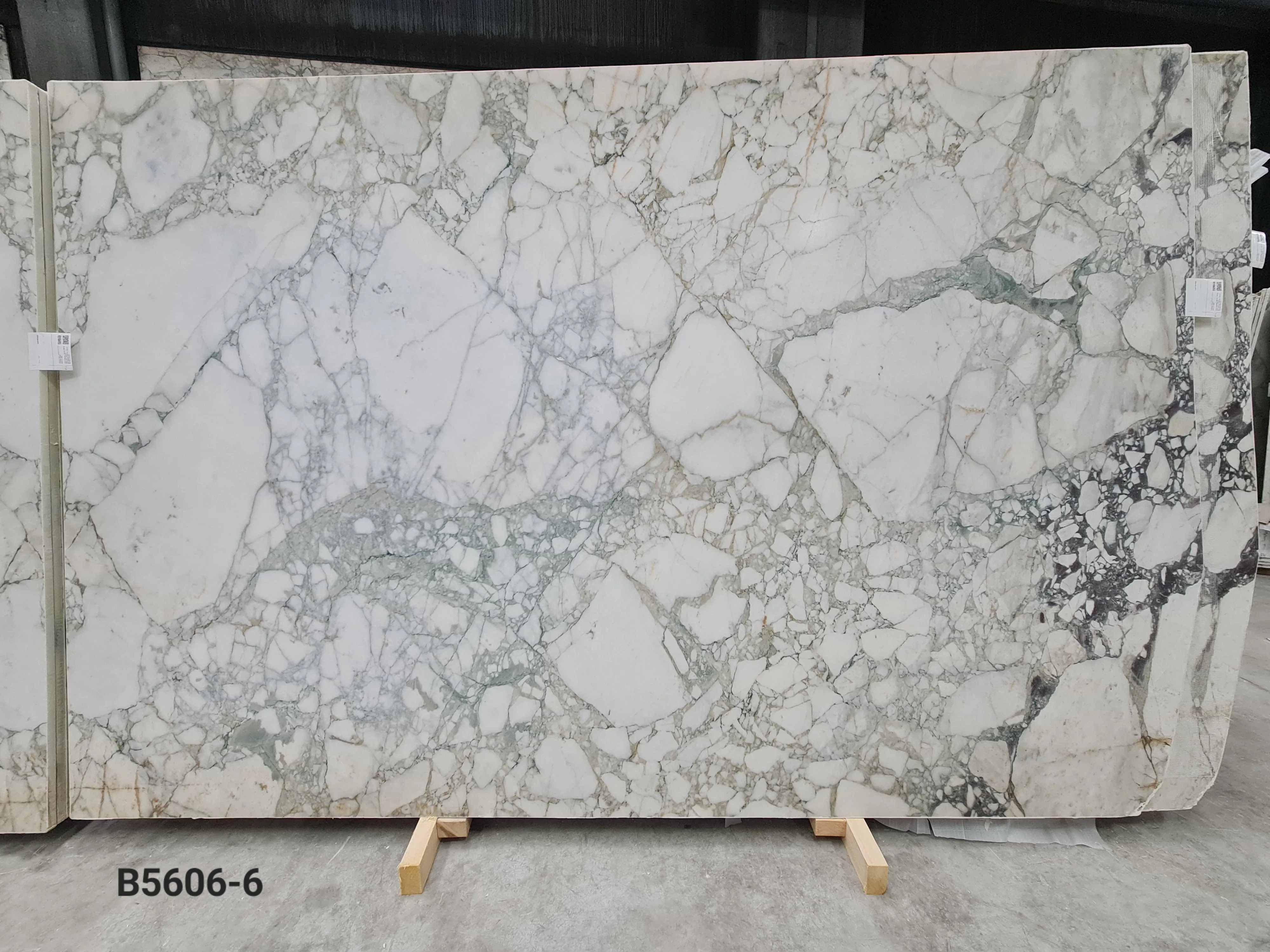 B5606 - 2 CM Calacatta Green Honed