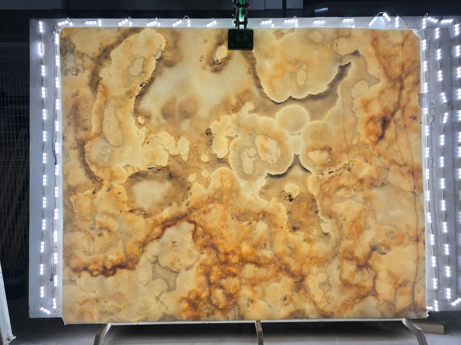 B5537 - 2 CM White Onyx Polished