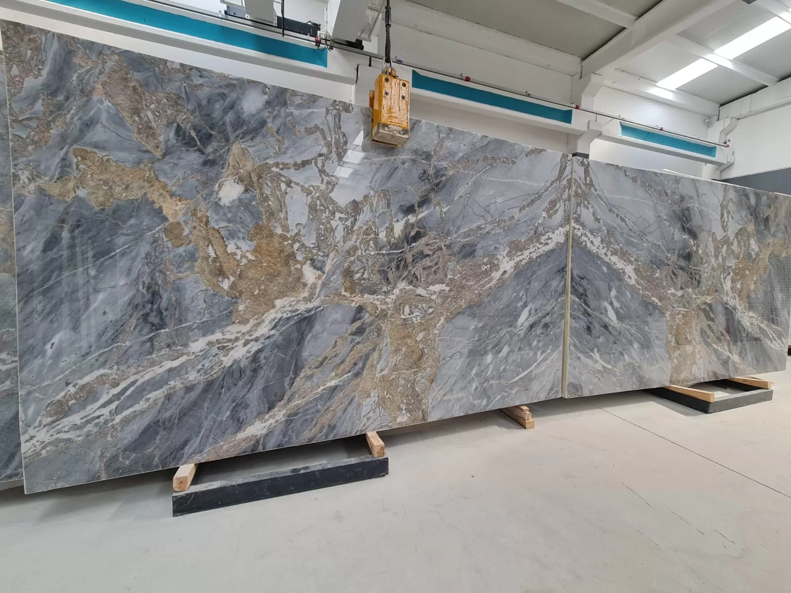 B513 - 2CM SAHARA GREY POLISHED