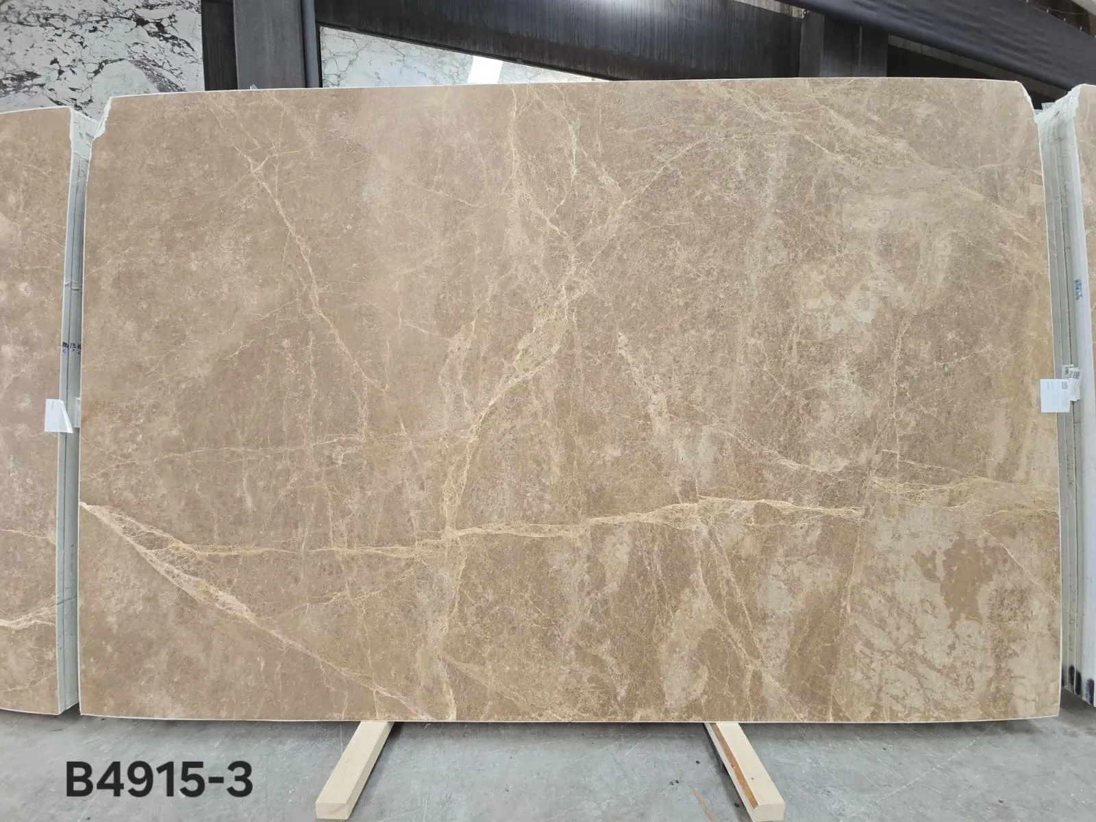 B4915 - 2 CM Light Emparador Honed