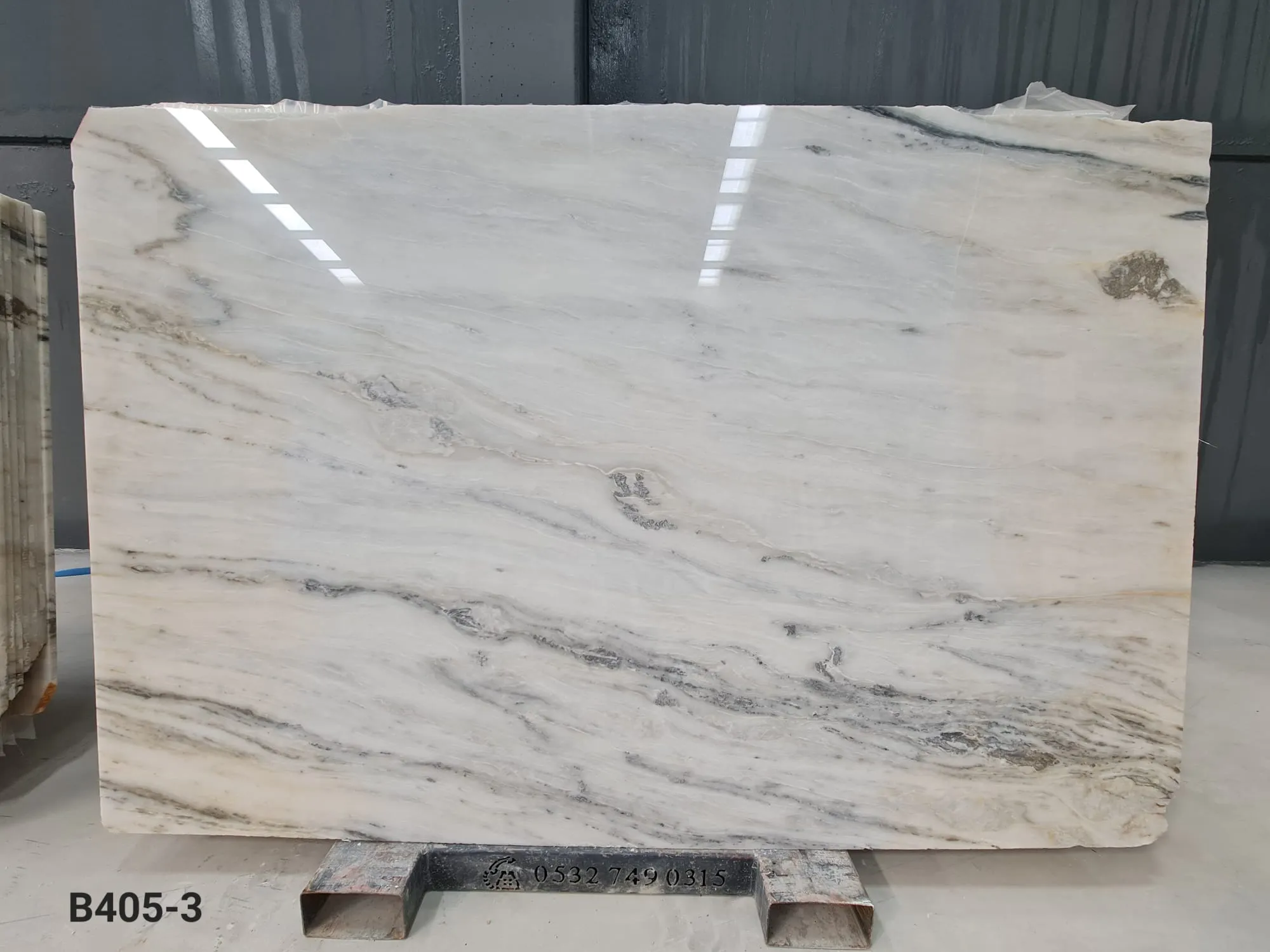 B405 - 2 CM London White Polished