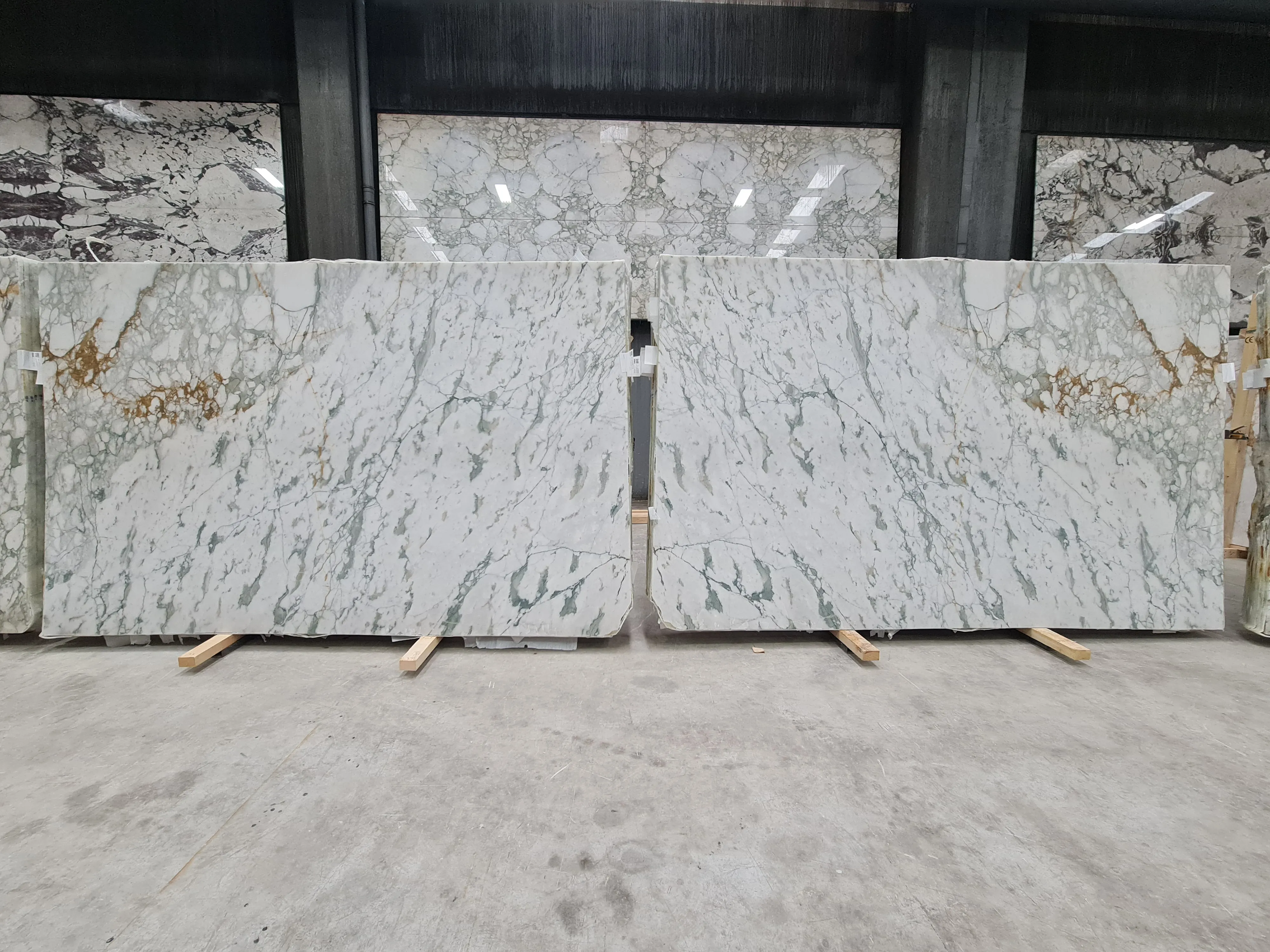 B5615 - 2 CM Calacatta Green Honed