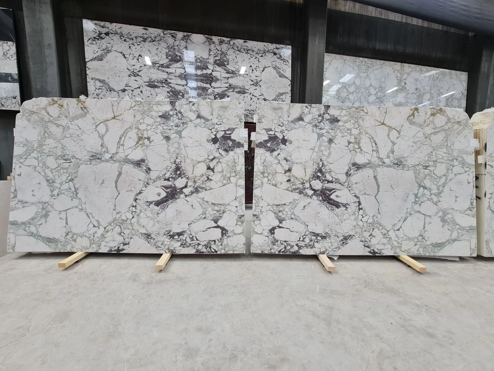 B5092 - 2 CM Calacatta Green Honed