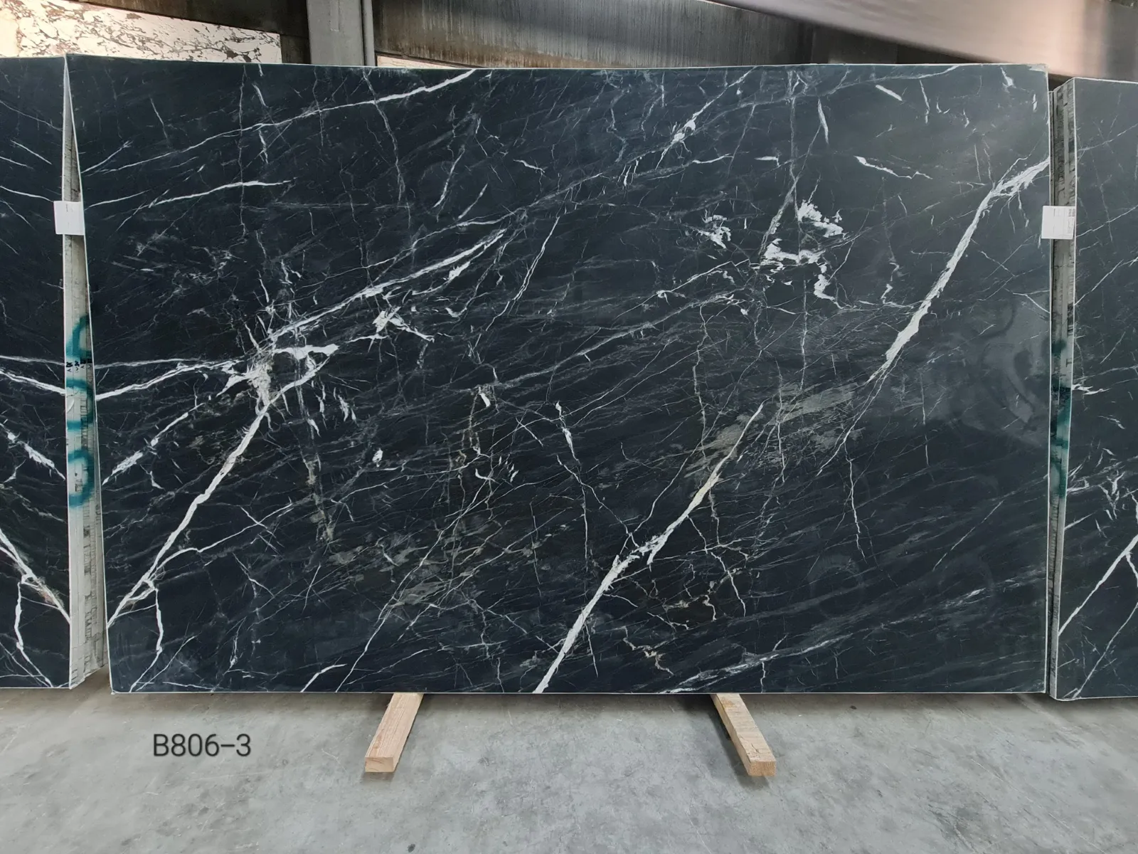 B806 - 2 CM Black Diamond Leather-Finished