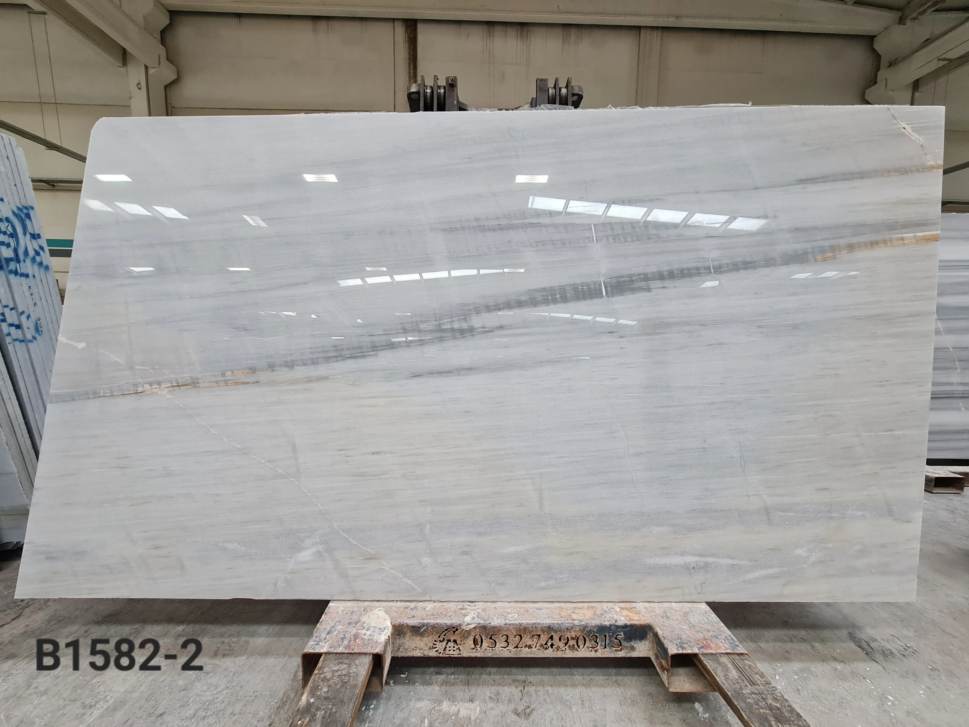 B1582 - 2 CM Glacier White Polished