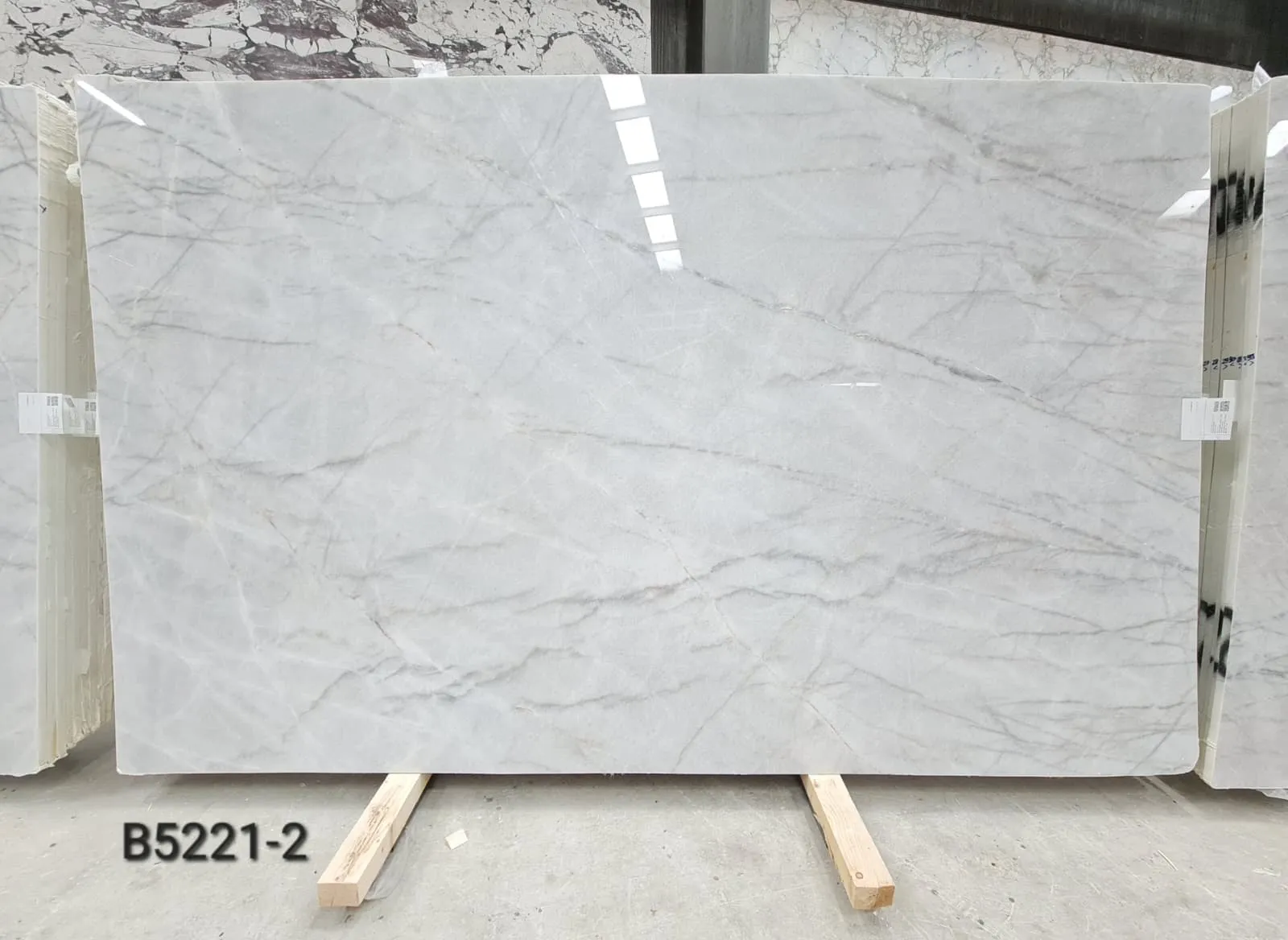 B5221 - 2 CM Crystal White Polished
