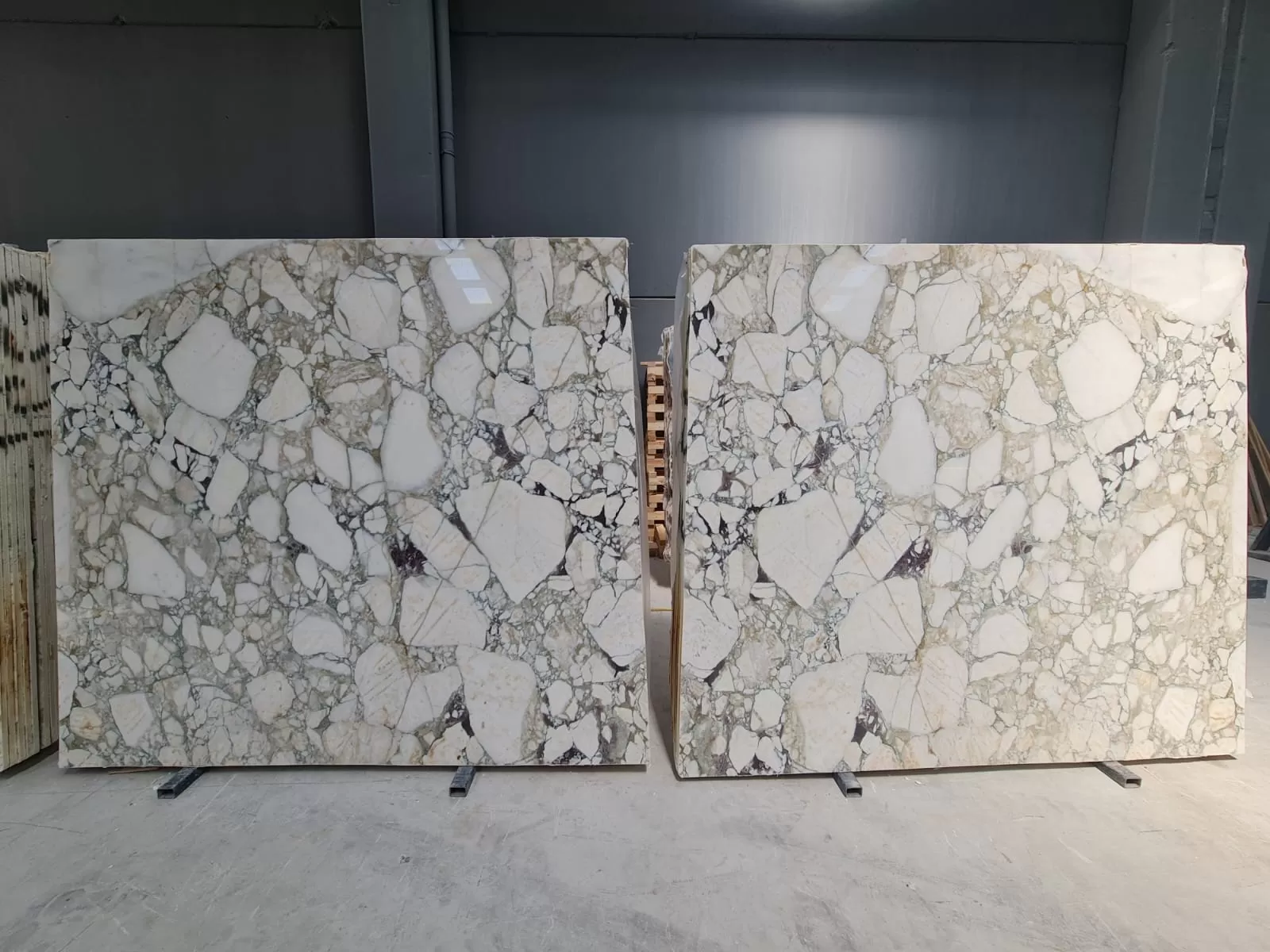 B1067 - 2CM CALACATTA GREEN POLISHED