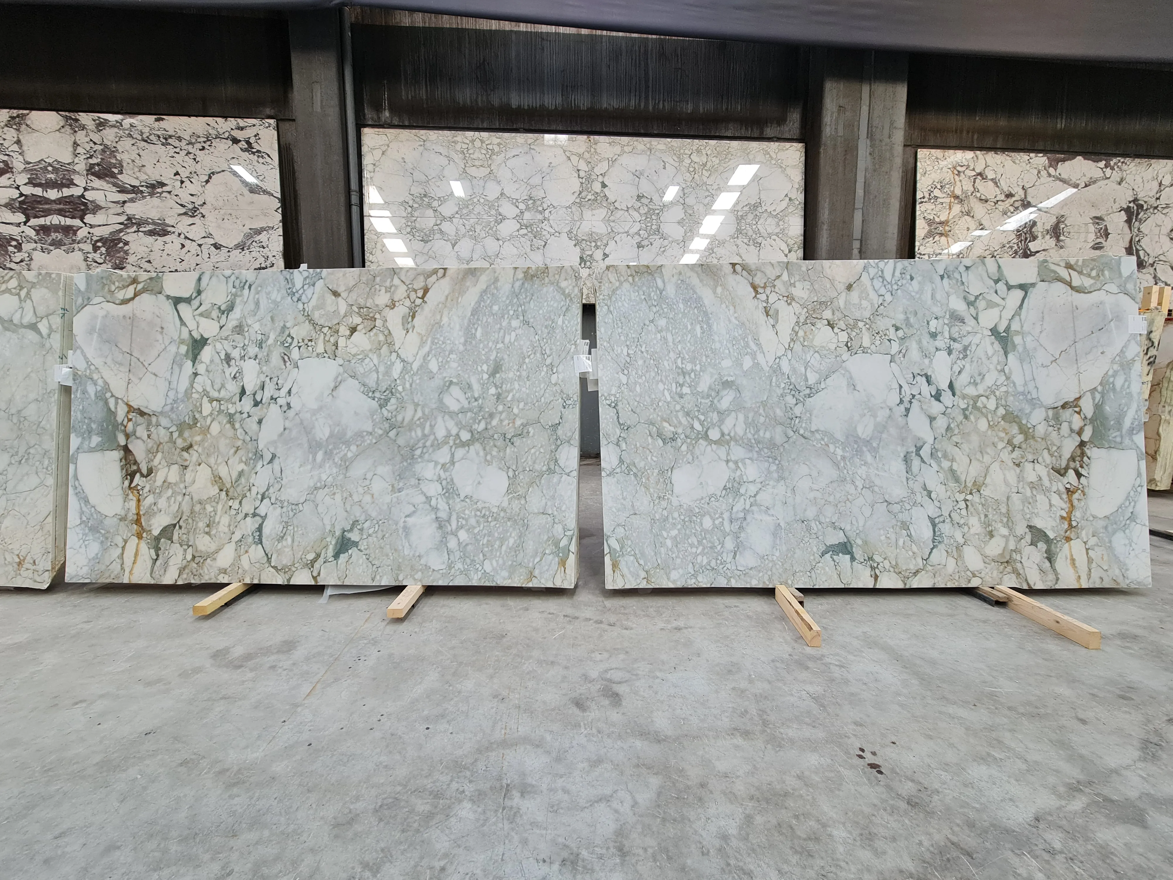 B5637 - 2 CM Calacatta Green Honed