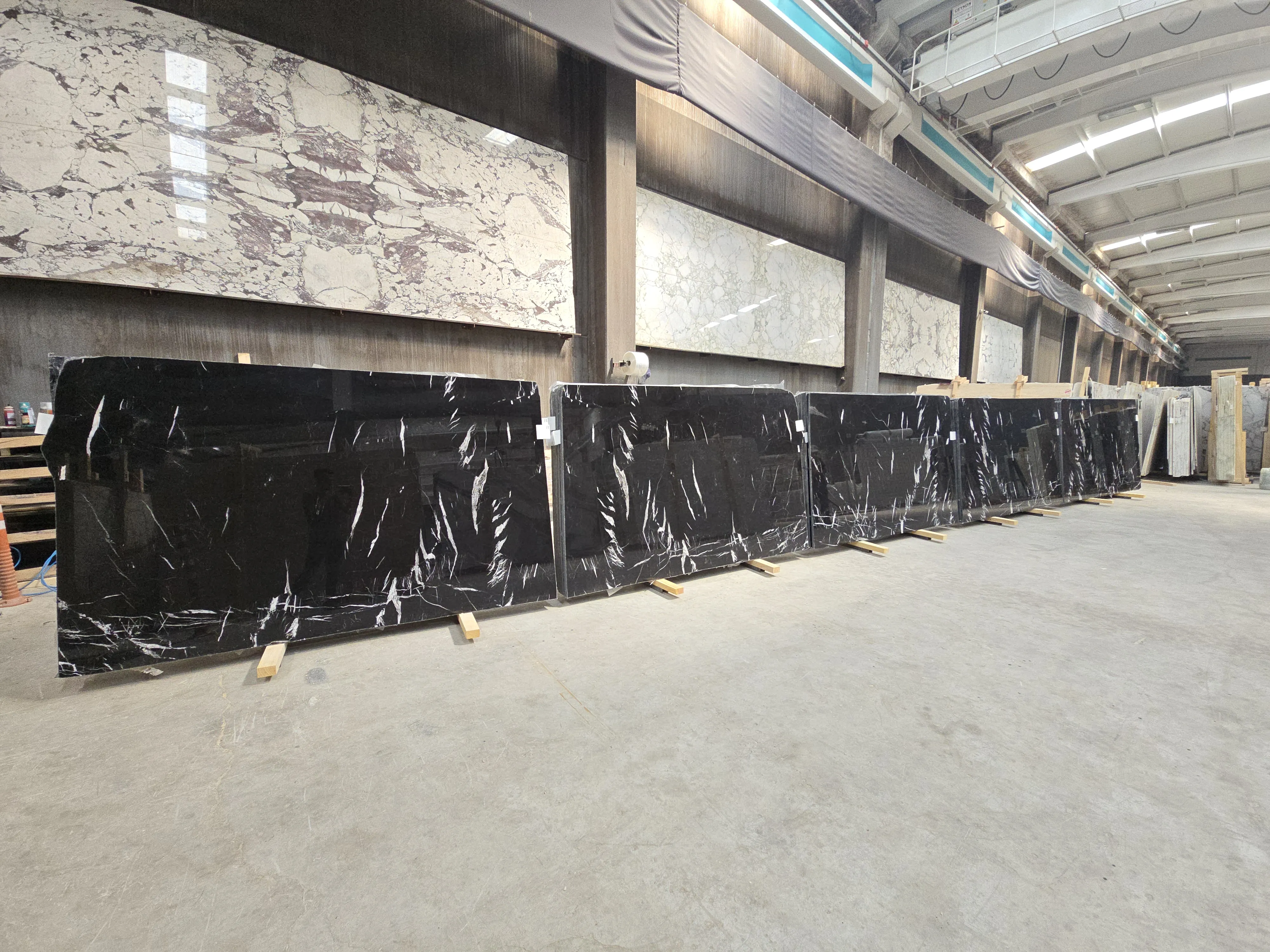 B4757 - 2 CM Alexandrette Black Polished