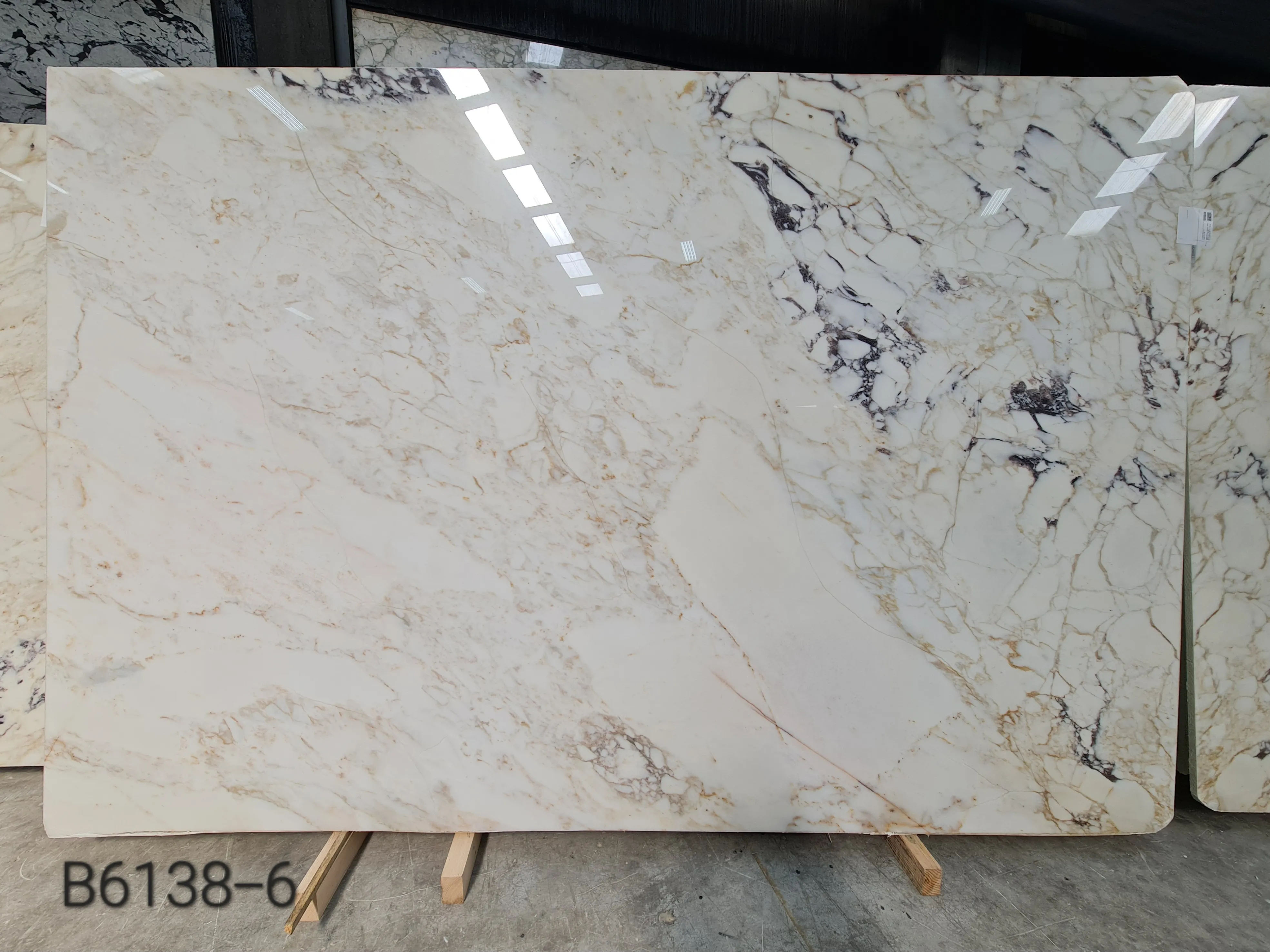 B6138 - 2 CM Afyon Sugar Violet Polished