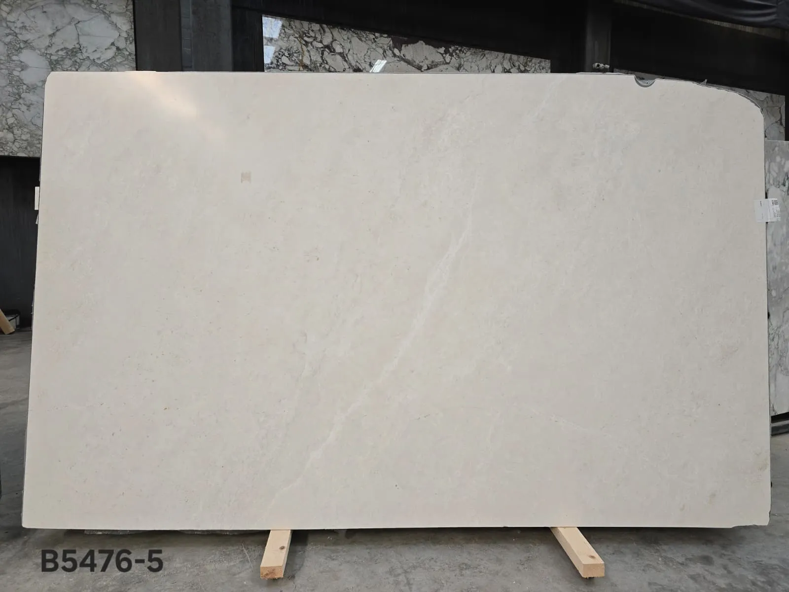 B5476 - 2 CM Snow White Honed