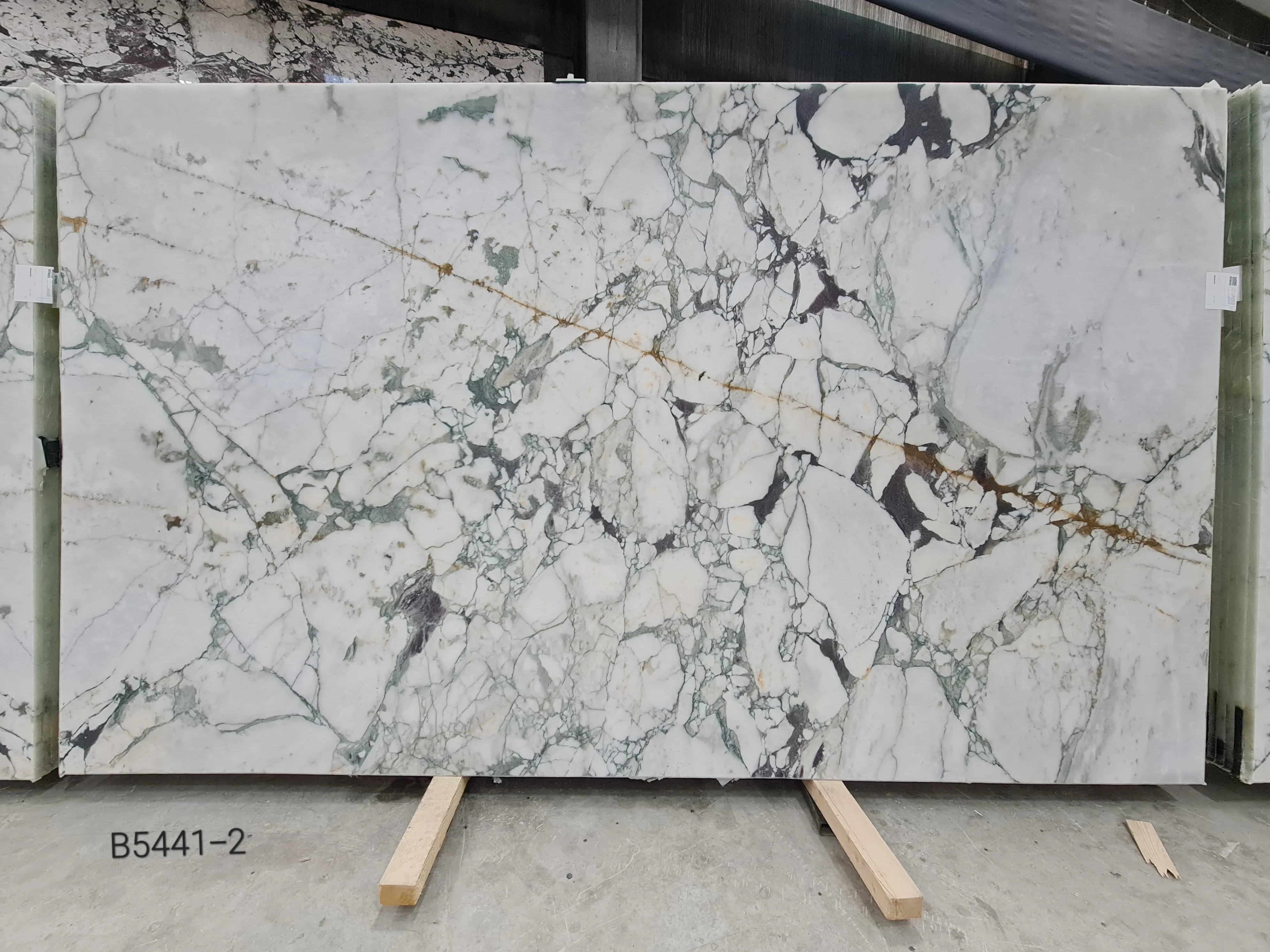 B5441 - 2 CM Calacatta Green Honed