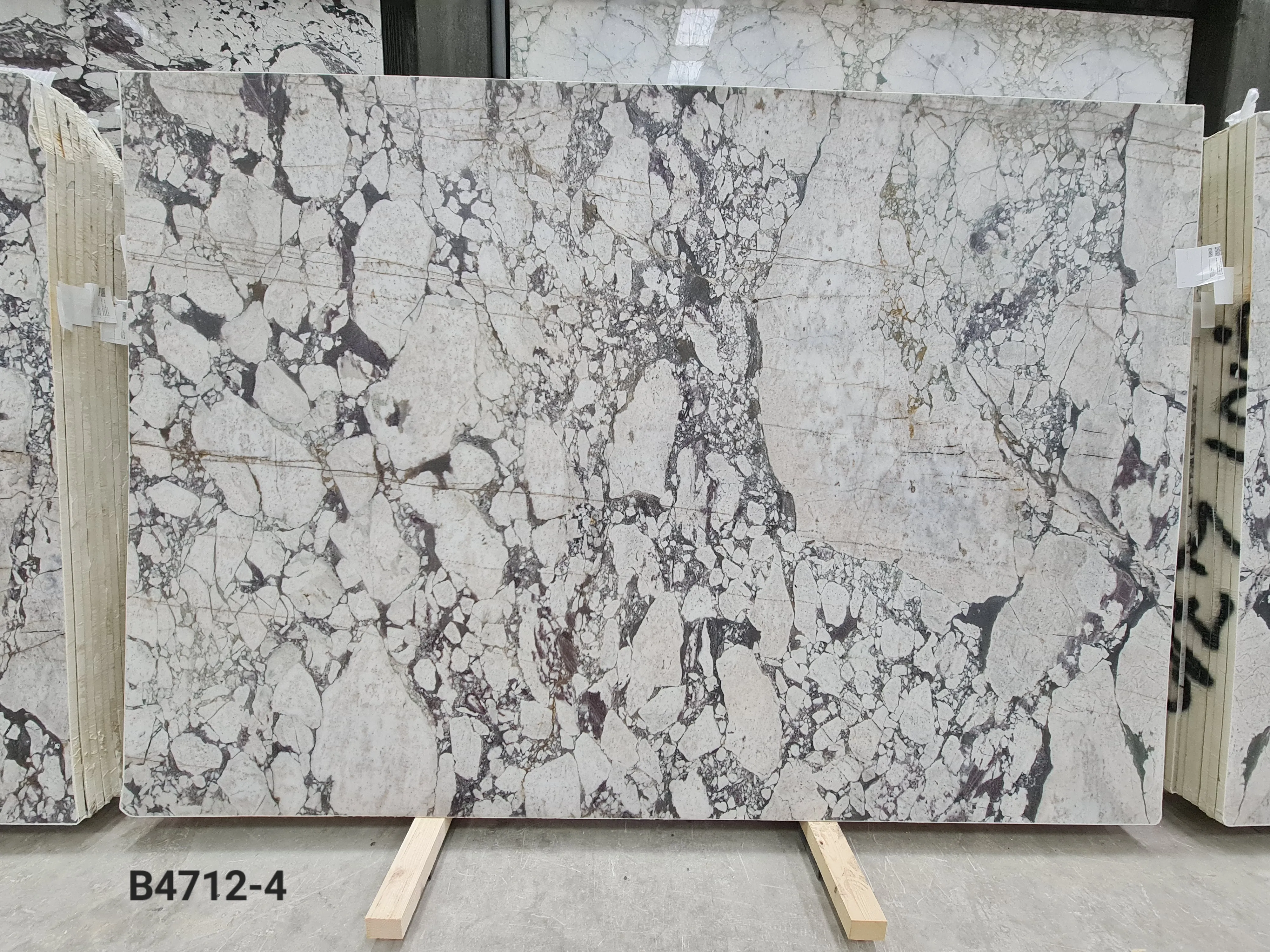 B4712 - 2 CM Calacatta Viola Honed