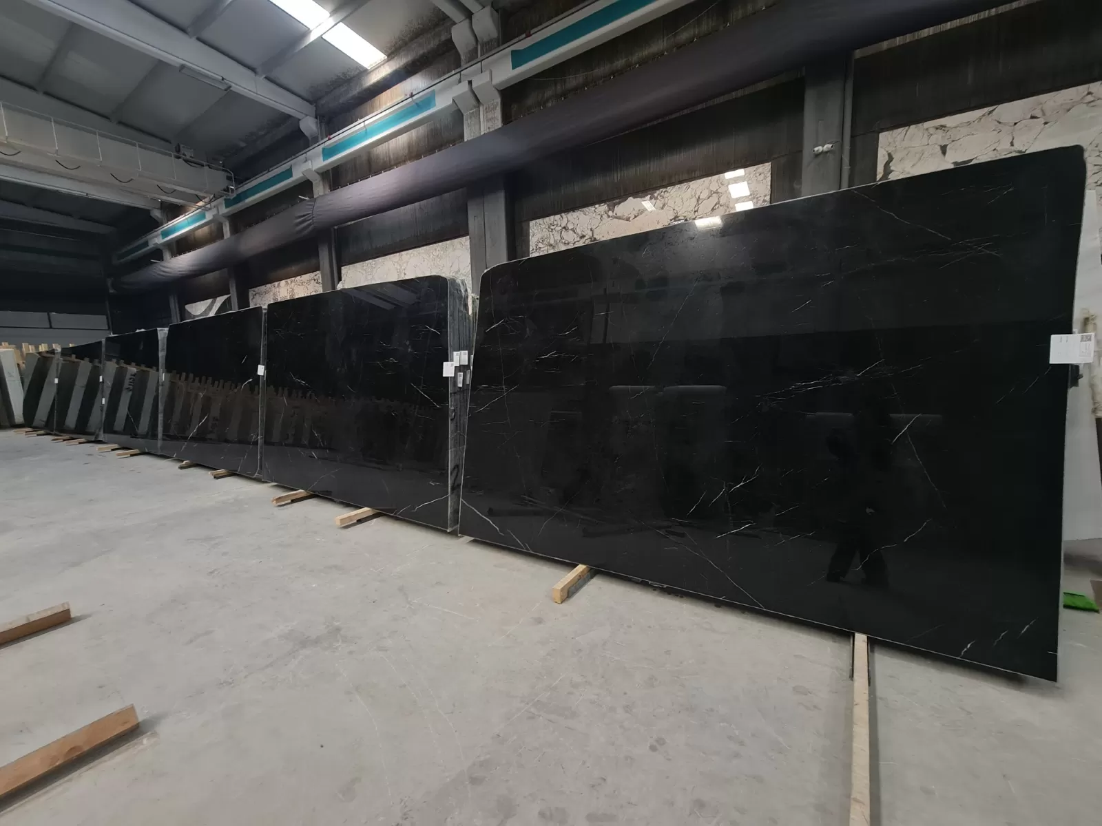 B2046 - 2CM Alexandrette Black Polished