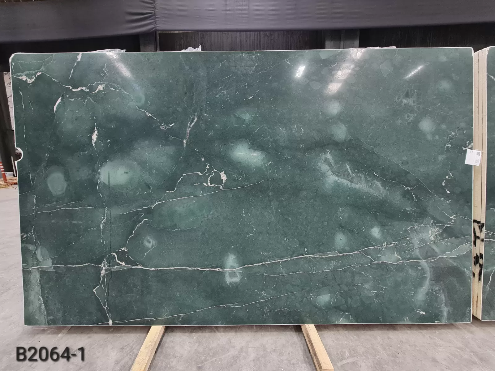 B2064 - 2CM VERDE CASTAMA POLISHED